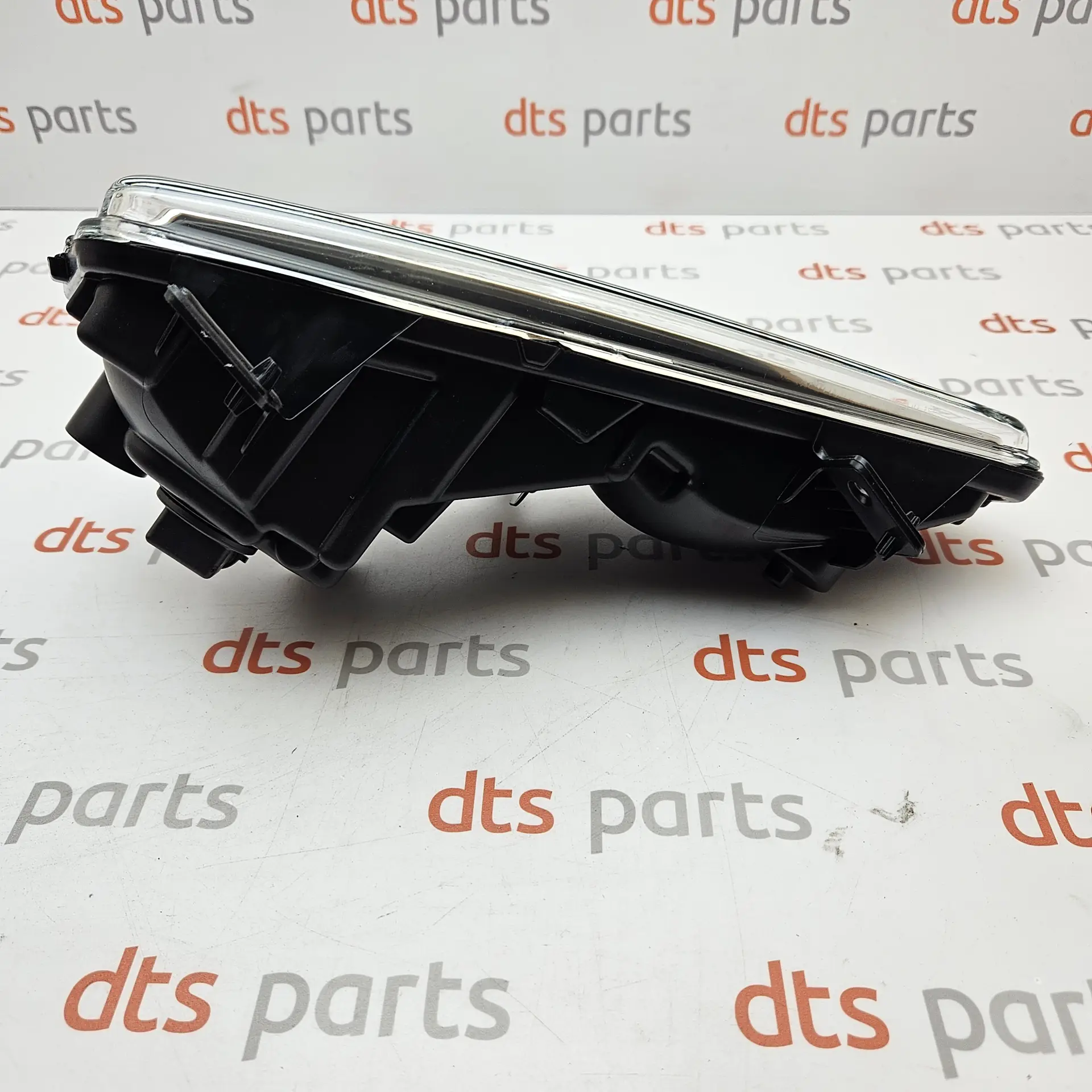 OEM Nissan 261558995A – Front left fog light