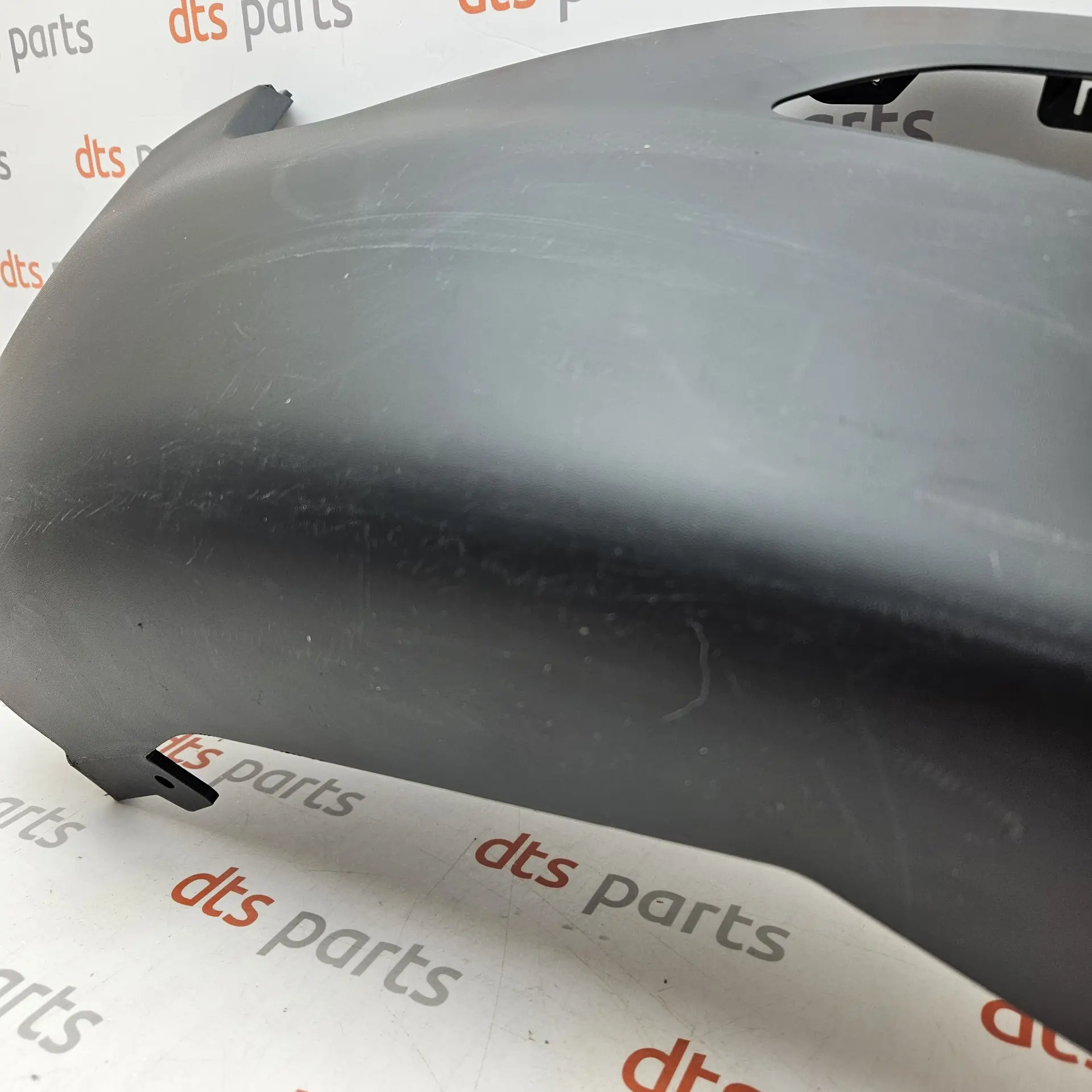OEM Renault 261A27633R – Front right bumper corner