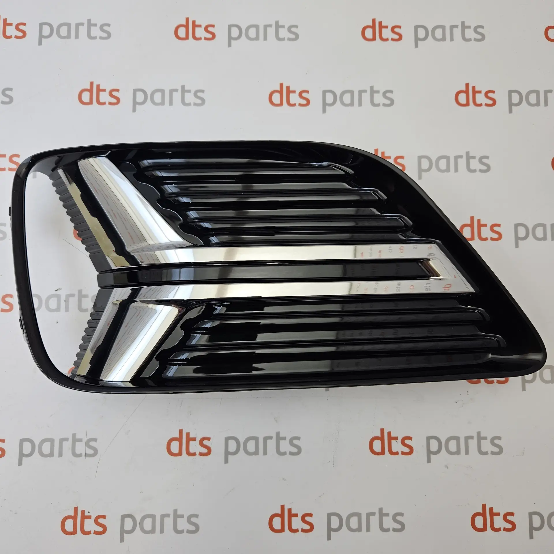 OEM Renault 261A39261R – Front bumper fog light trim finisher molding left-hand side