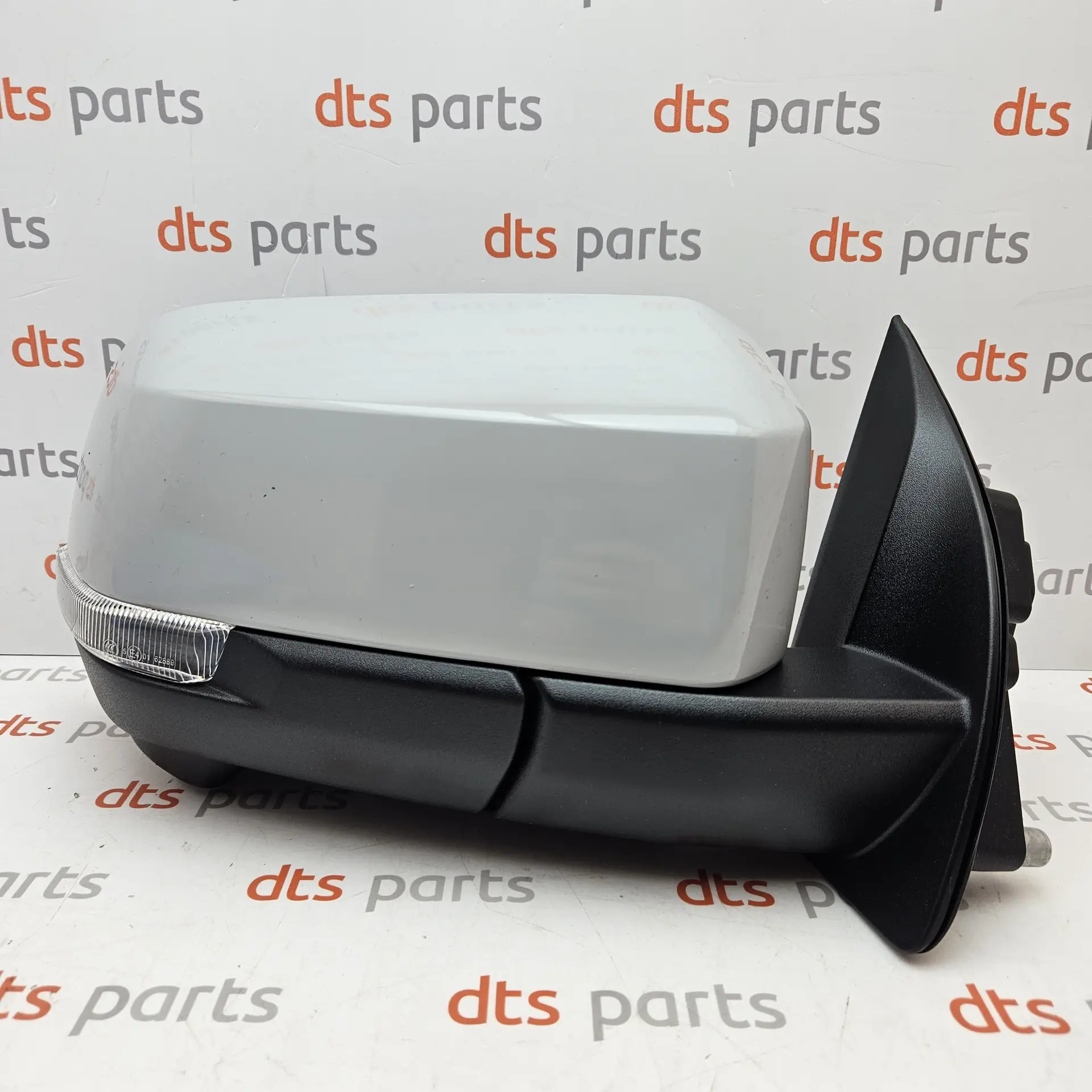 OEM Ford 2622216 – Right mirror assy