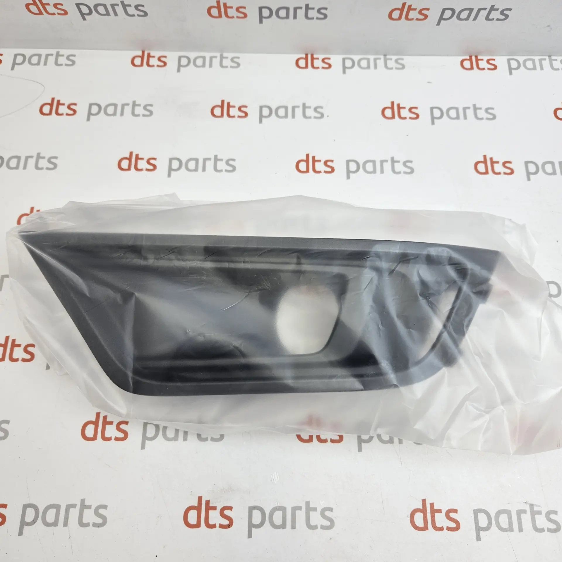 OEM Ford 2622332 – Front fog light bezel trim bezel surround left-hand side