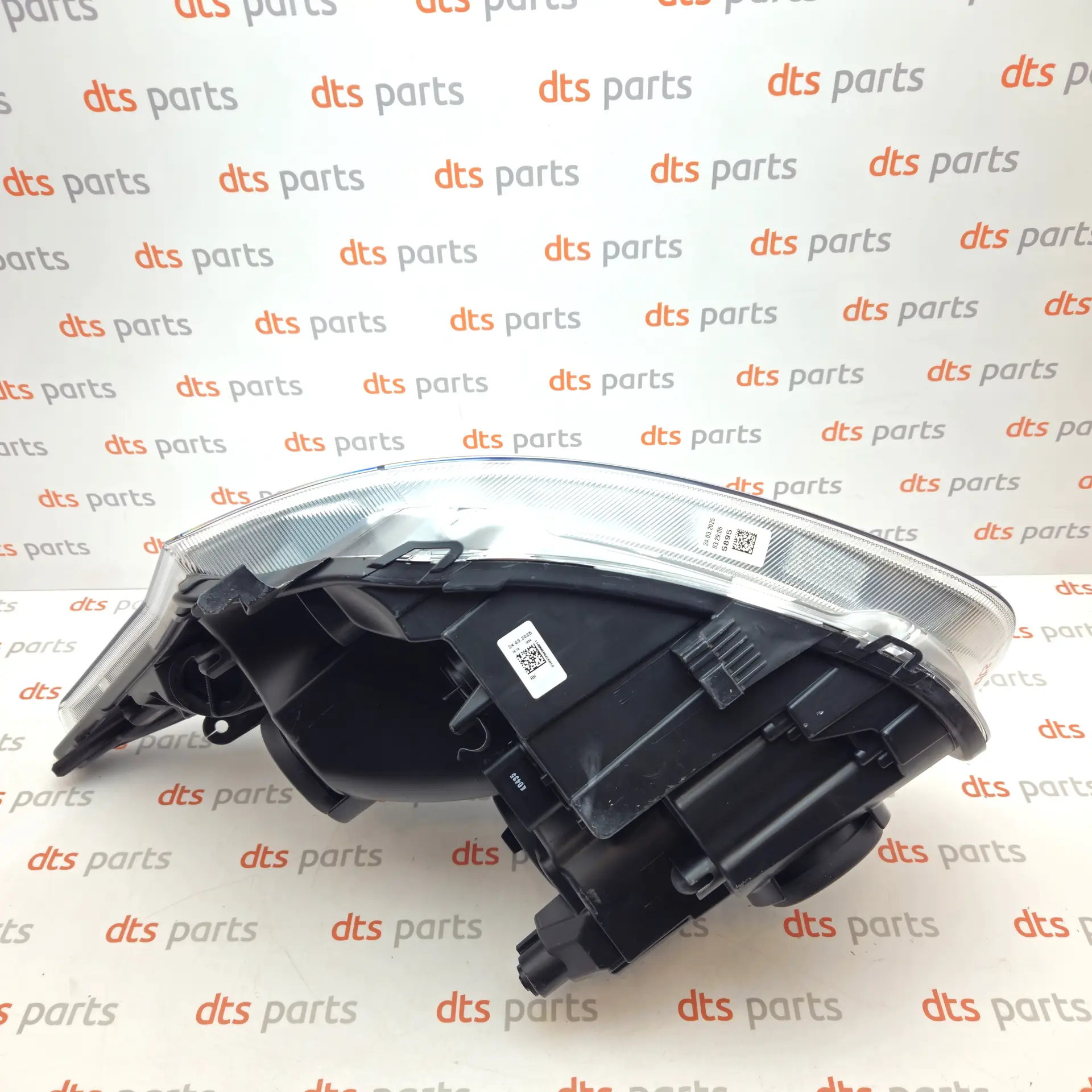 OEM Ford 2639604 – Right headlight