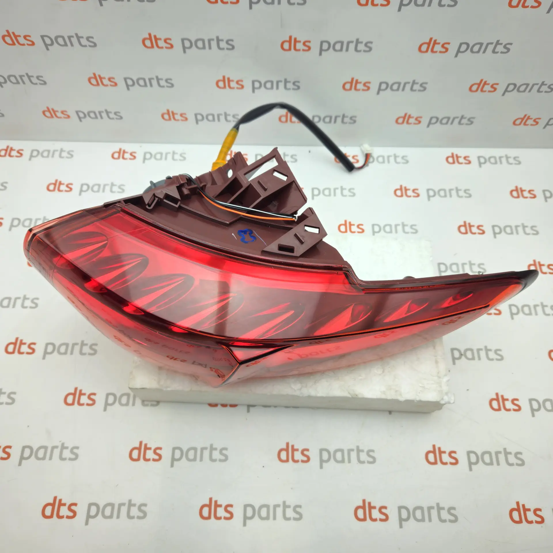 OEM Nissan 265501CH0A – Rear right tail signal lamp