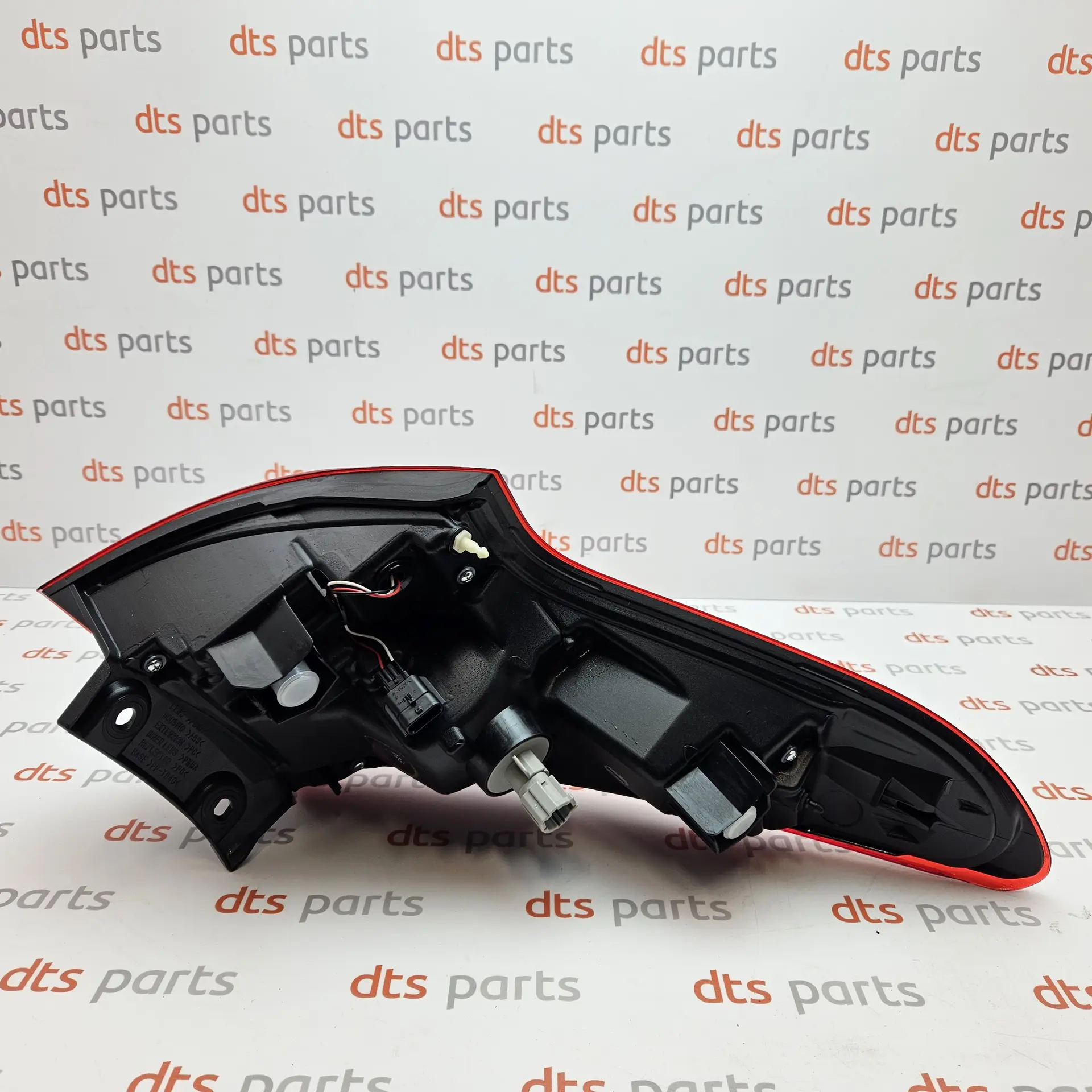 OEM Nissan 265504EA0A – Rear right tail light