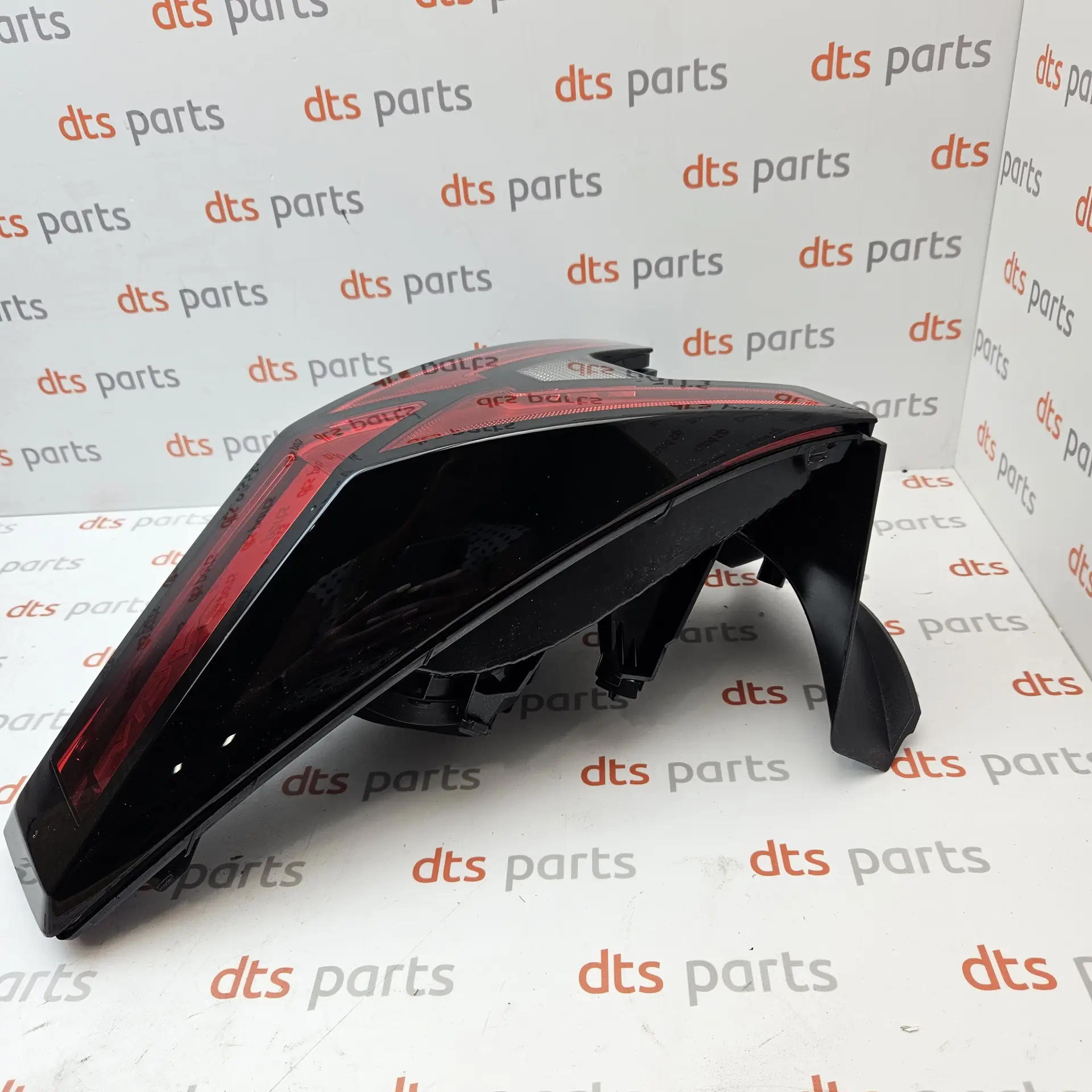 OEM Renault 265505416R – Right outer rear tail light lamp assembly