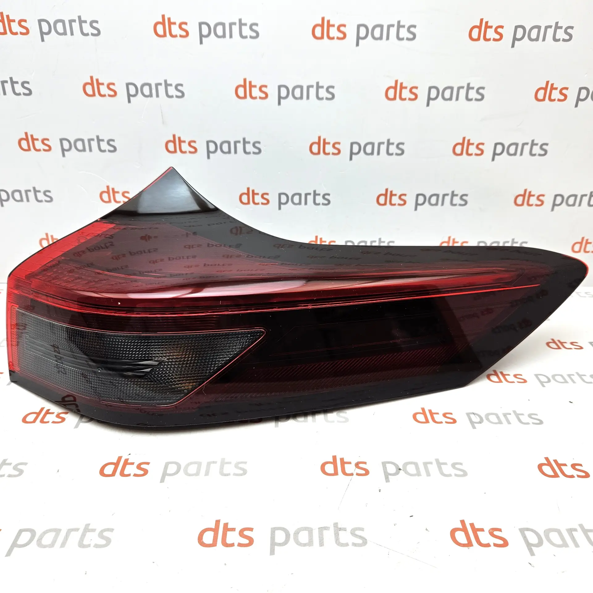 OEM Nissan 265506RX0A – Right tail light