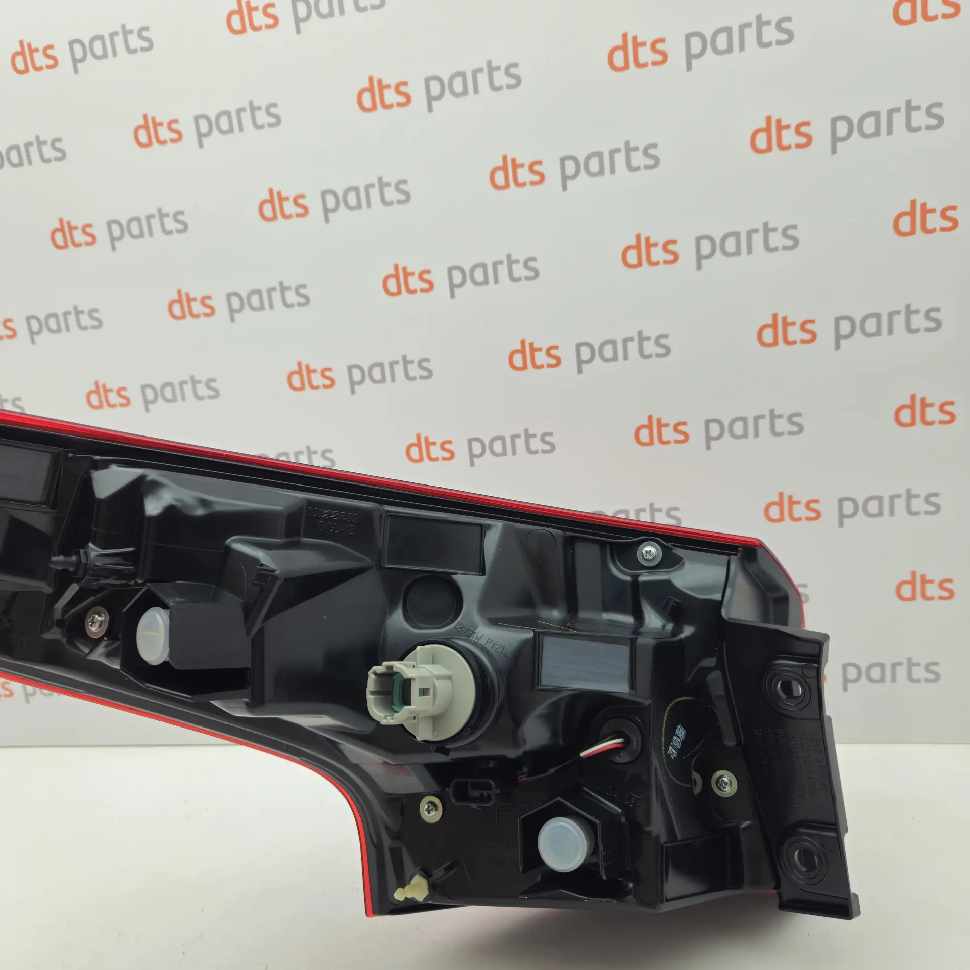 OEM Nissan/Infiniti 26550HV00A – Rear right tailligt