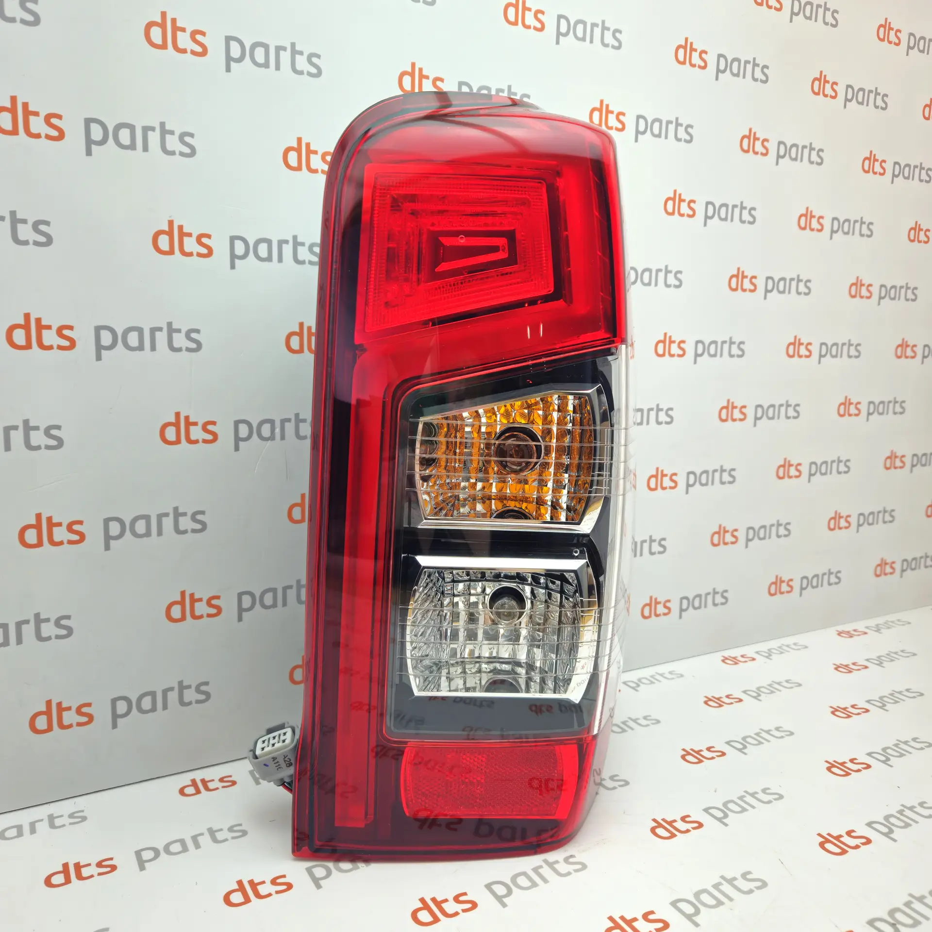 OEM Mitsubishi 26550W200P – Rear Right side tail light