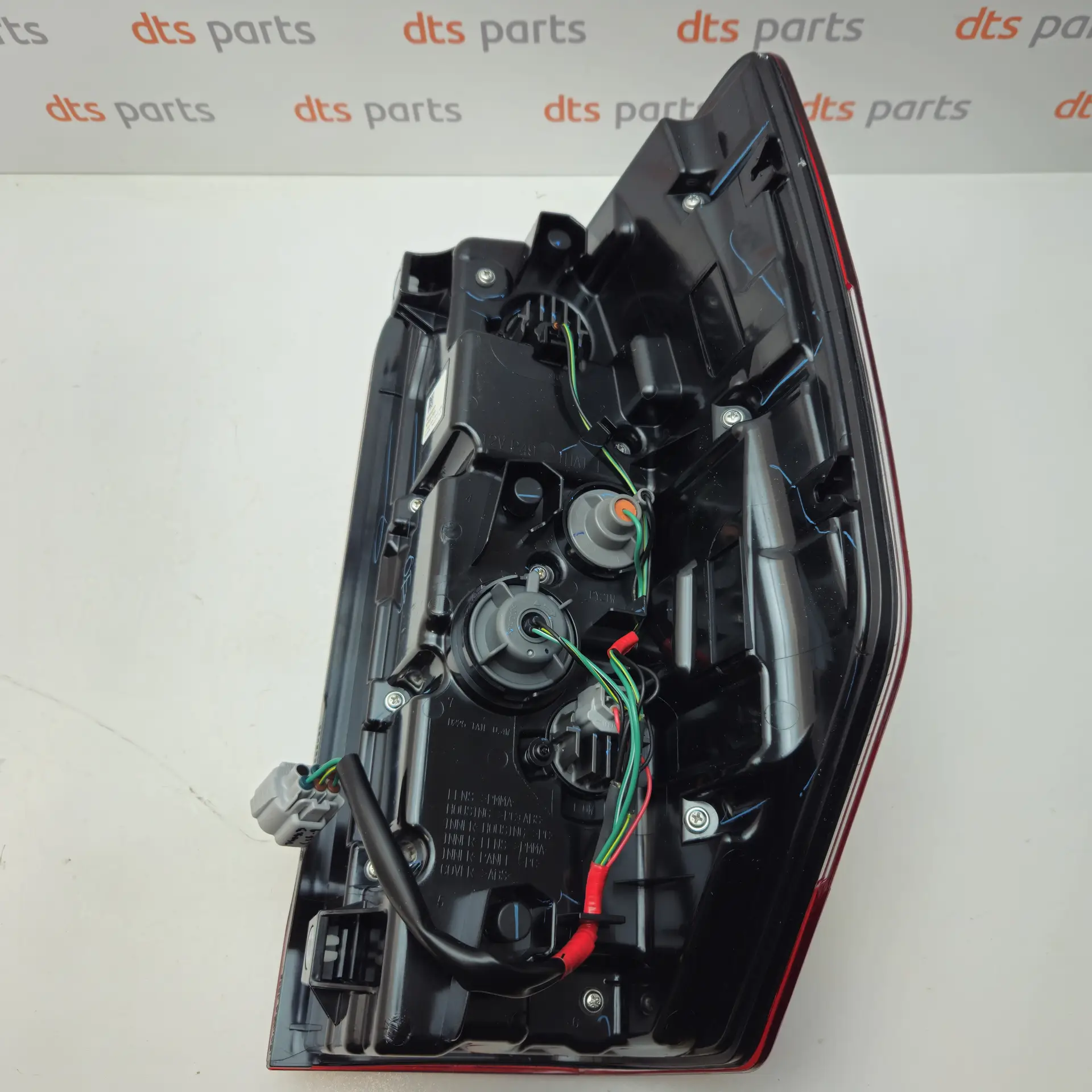 OEM Mitsubishi 26555W200P – Rear left taillight