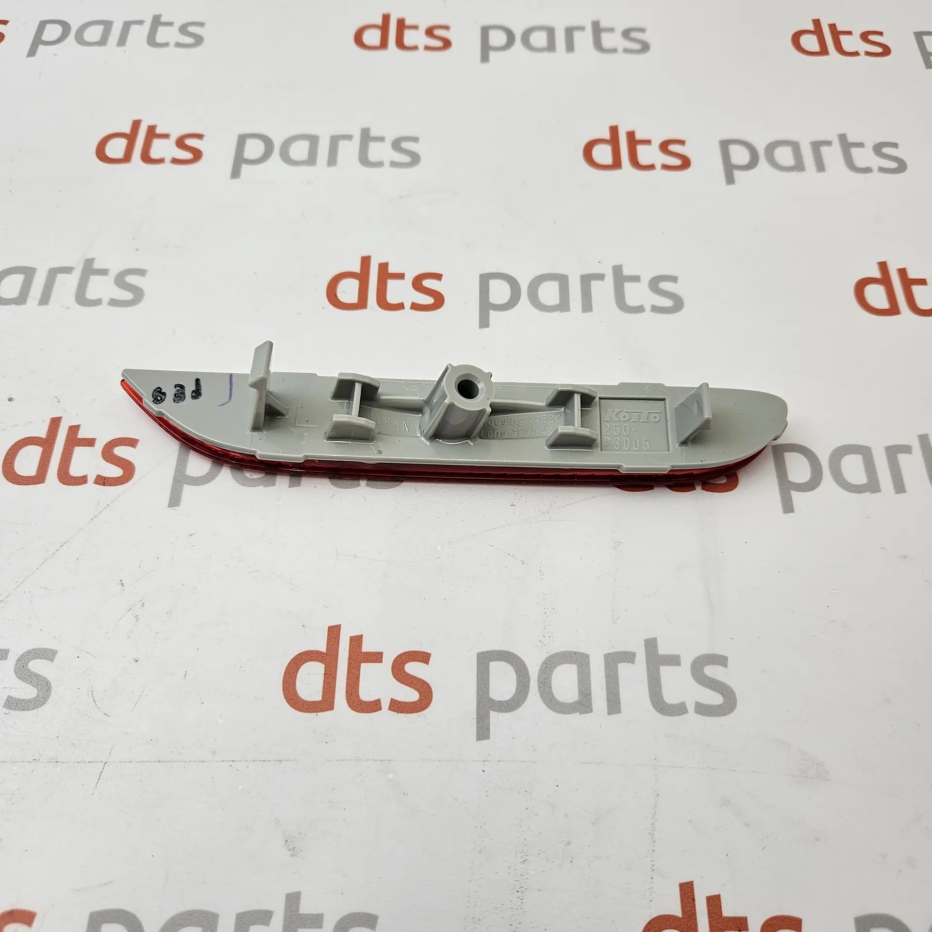 OEM Nissan 26565JJ90A – Rear bumper reflector light assembly left-hand side