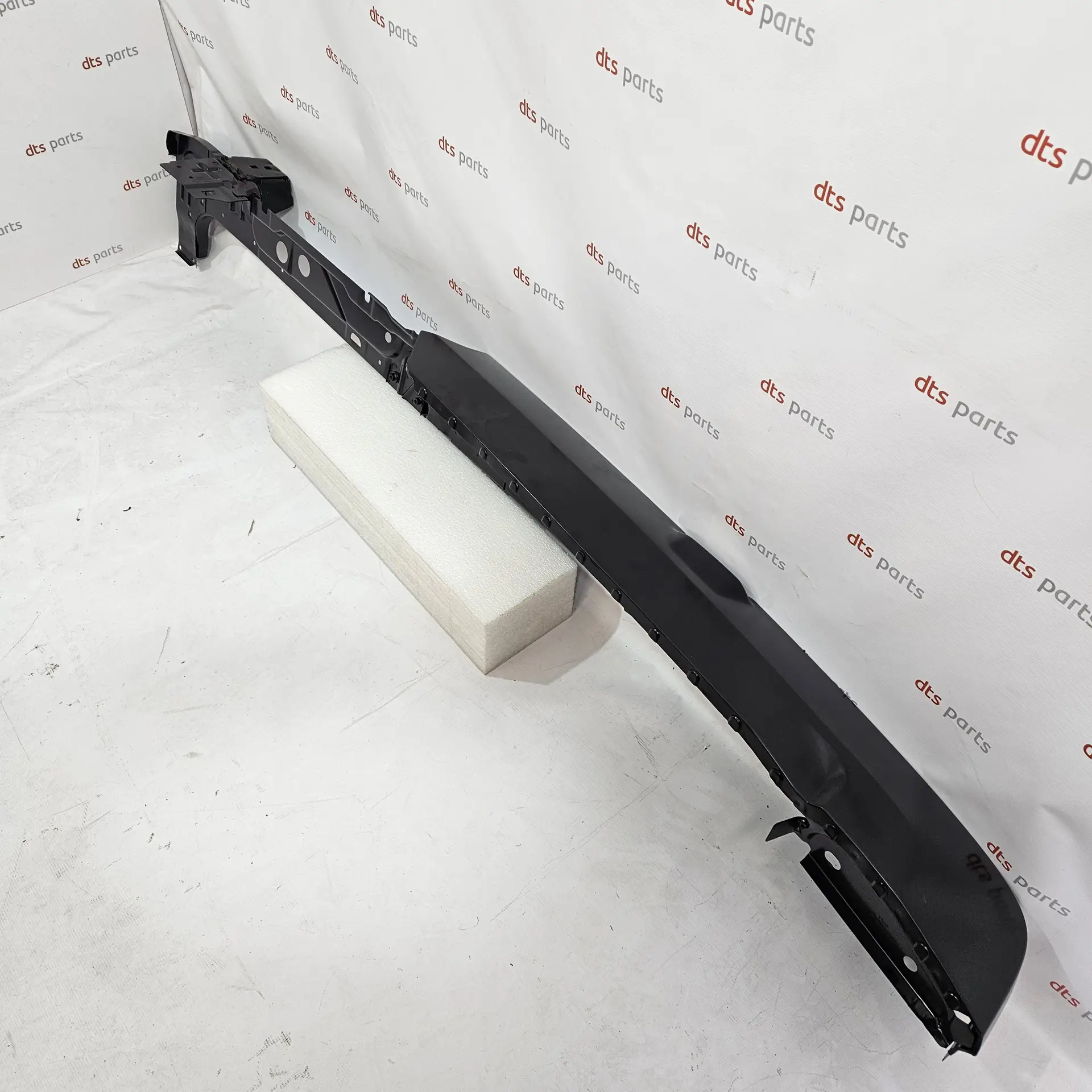 OEM Ford 2726420 – Body side rear cornes panel