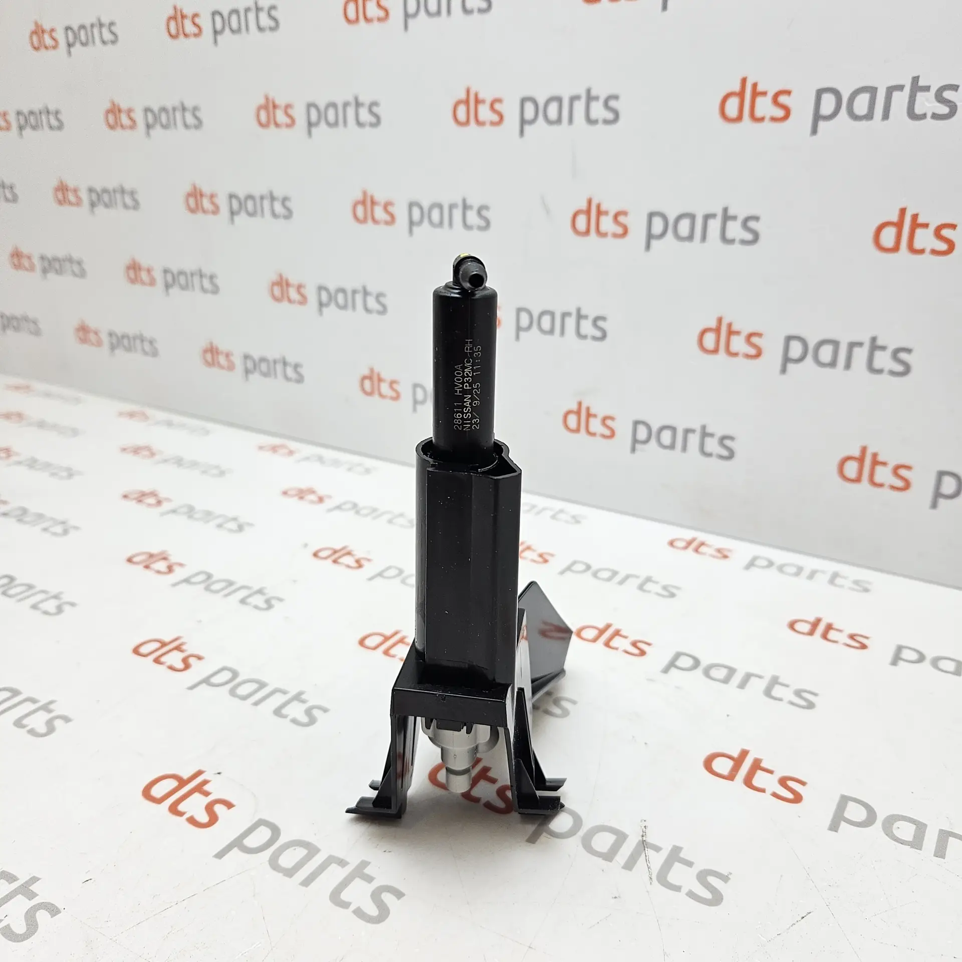 OEM Nissan 28611HV00A – Right headlight washer nozzle