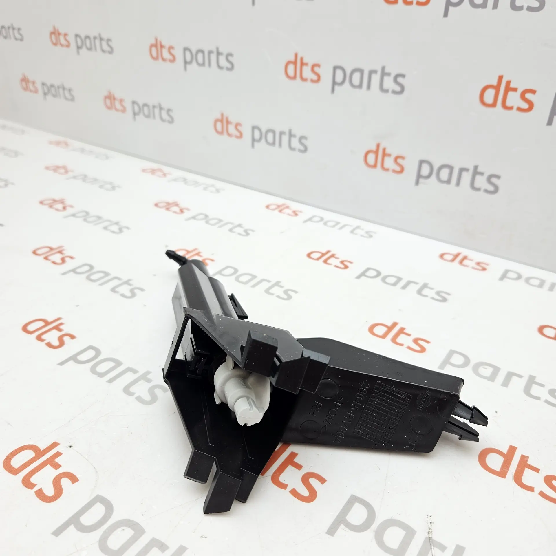 OEM Nissan 28611HV00A – Right headlight washer nozzle