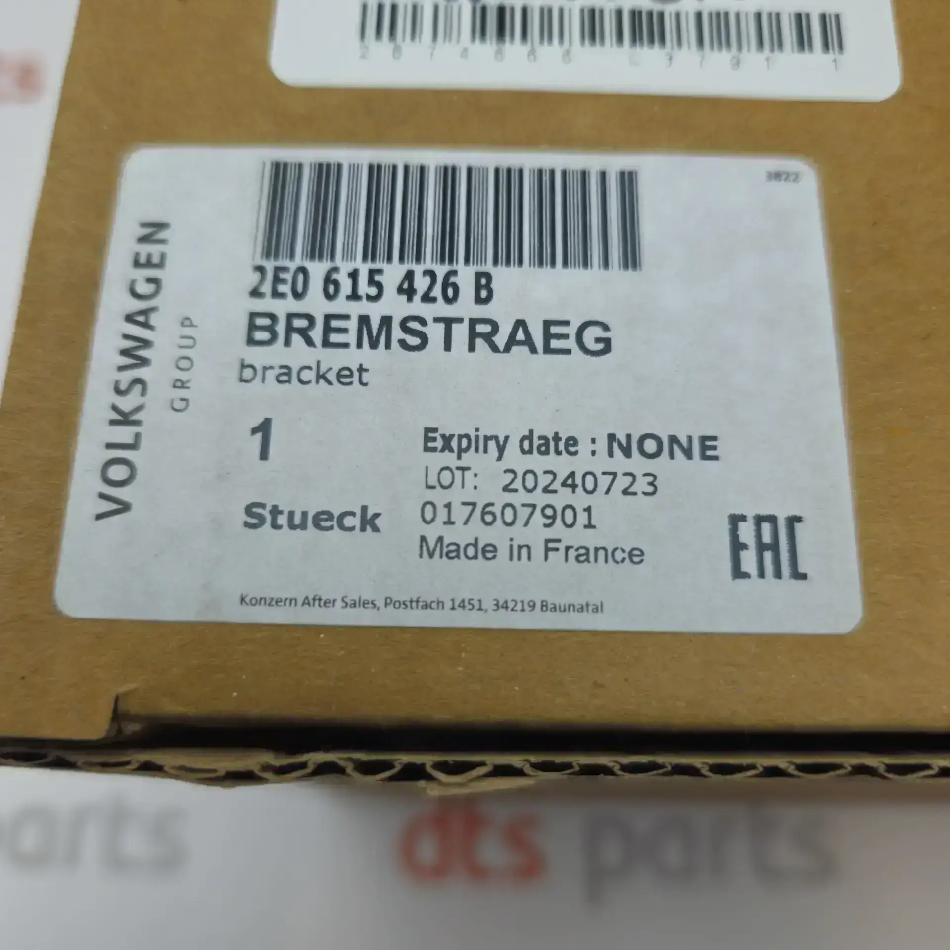 OEM VAG 2E0615426B – Front right brake support carrier