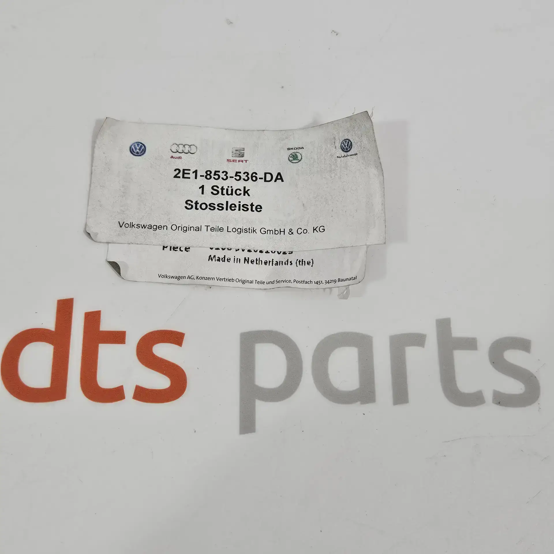 OEM VAG 2E1853536DA – Front right door trim strip