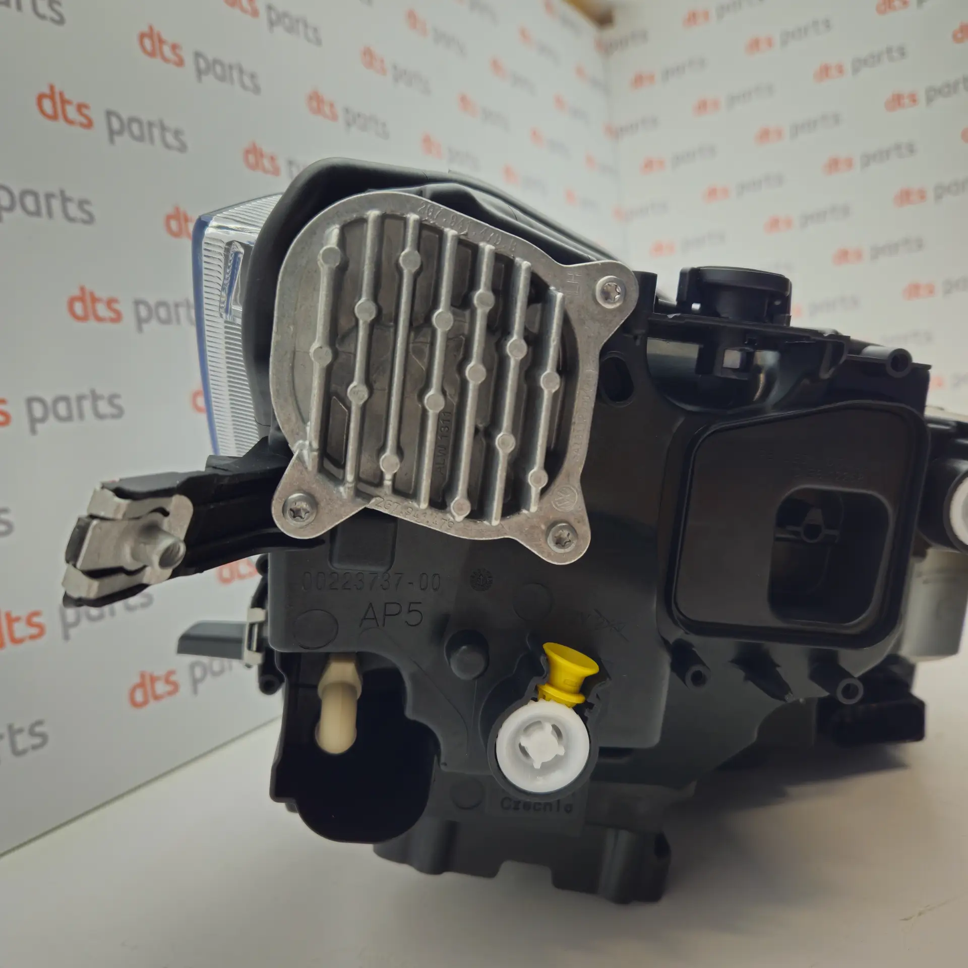 OEM Volkswagen 2G7941077 – Front, left LED headlight