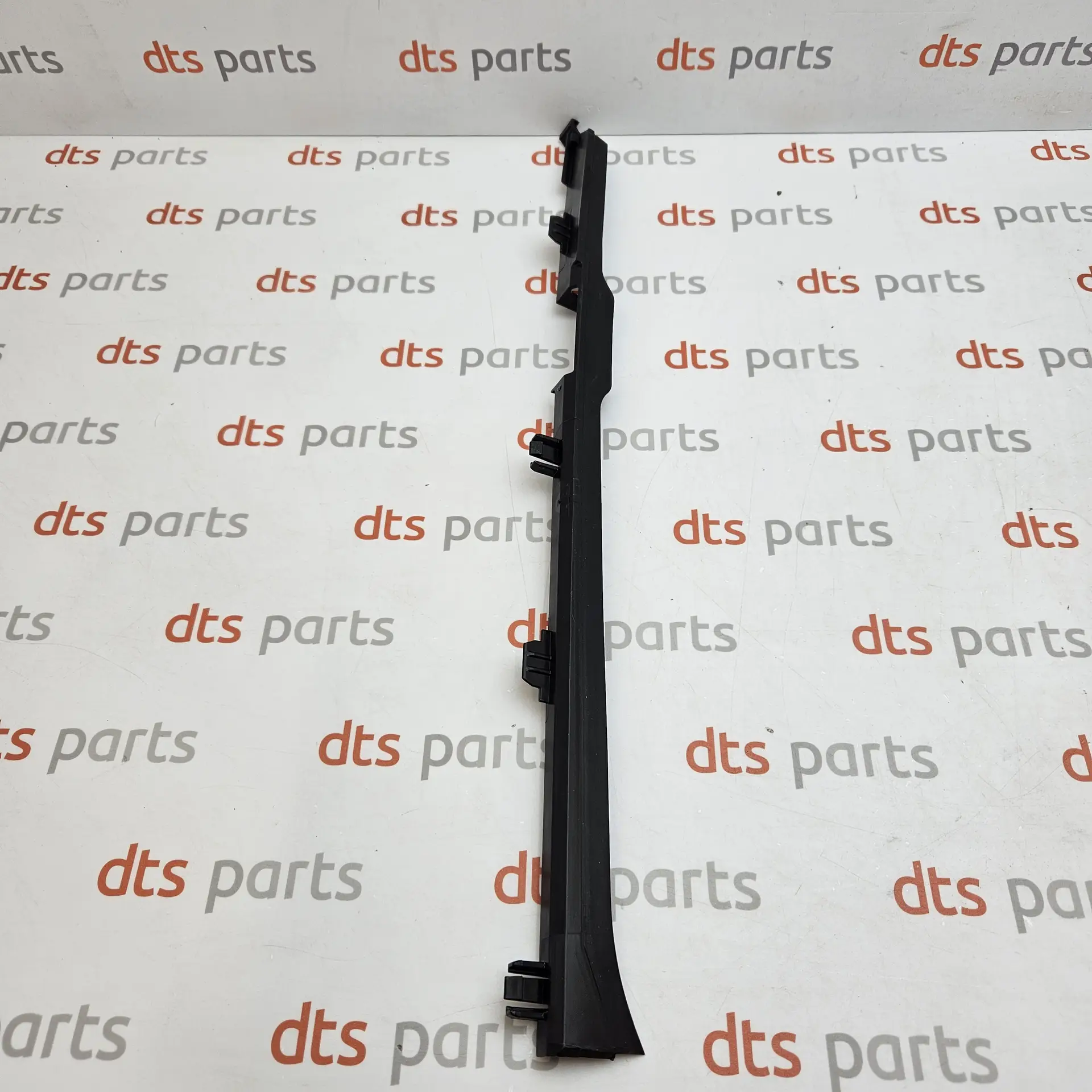OEM VW 2N0121284A – Right Lower Air Guide / Air Duct to Coolant System