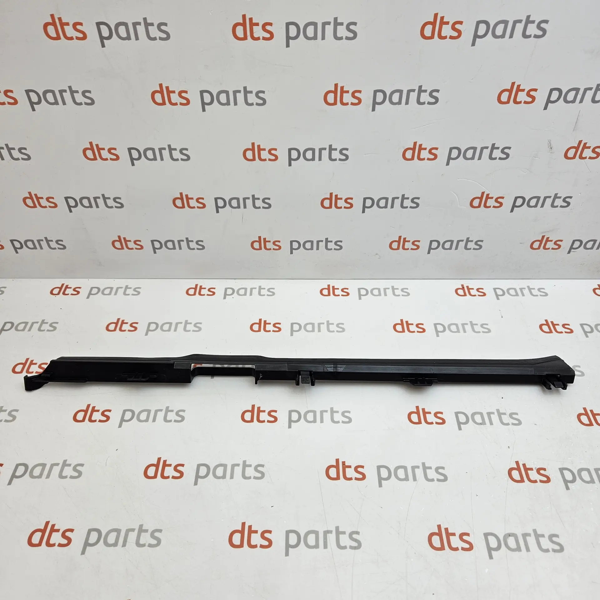 OEM VW 2N0121284A – Right Lower Air Guide / Air Duct to Coolant System