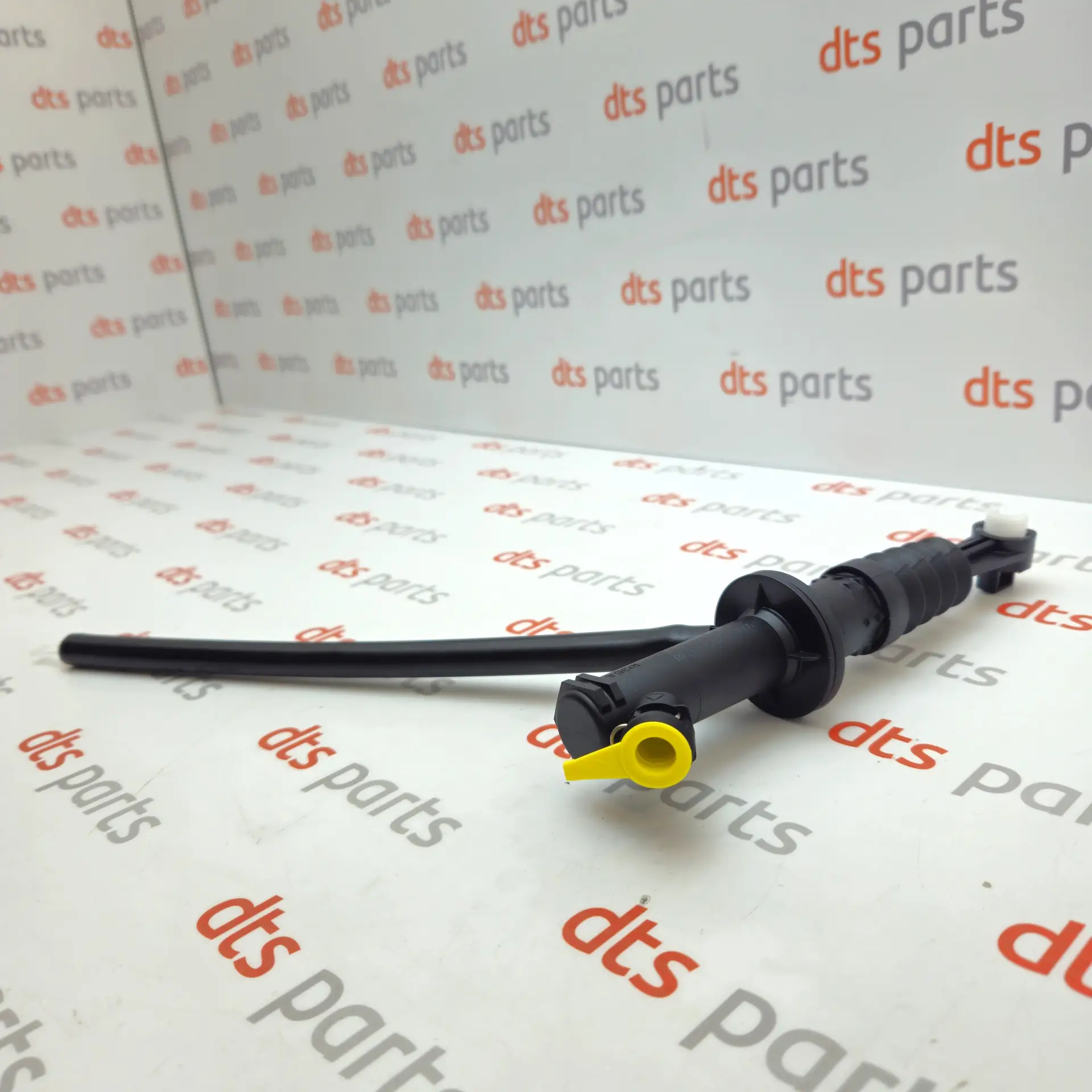 OEM Renault 306105241R – Clutch master cylinder