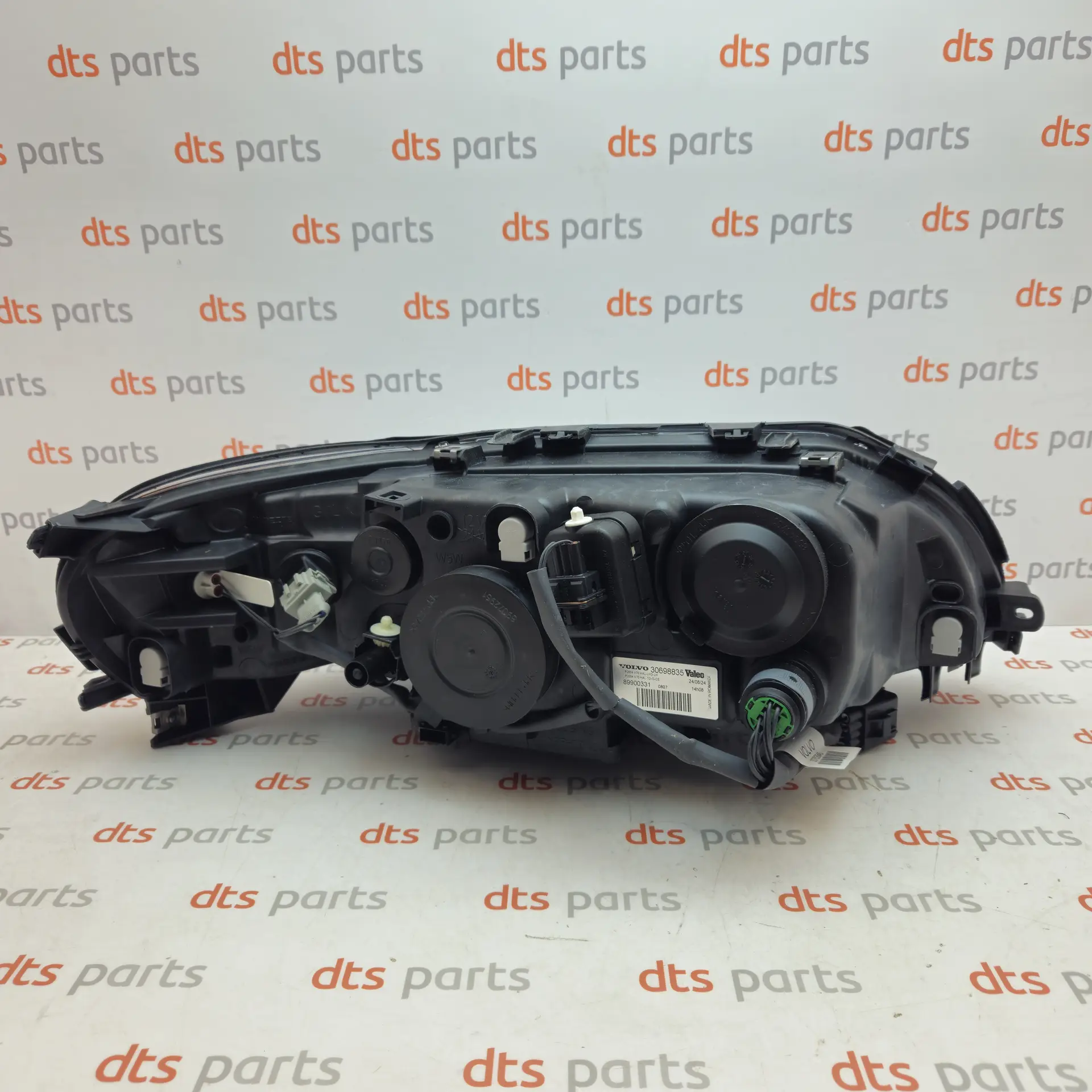 OEM Volvo 30698835 – Halogen front headlight assembly