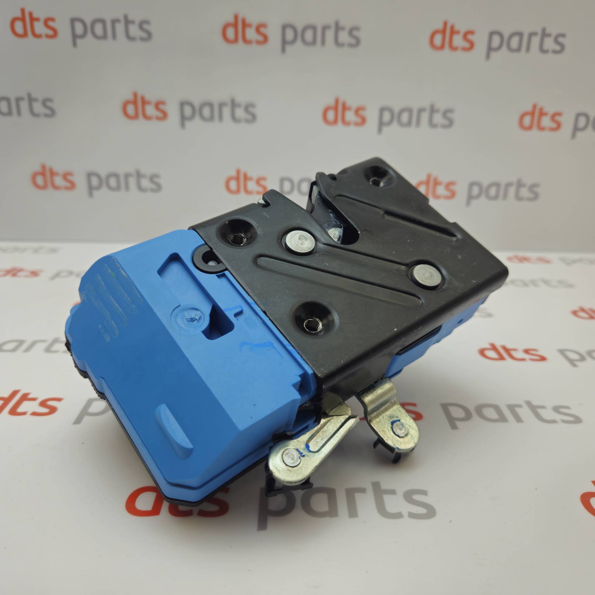OEM Volvo 30699746 – Door lock front left