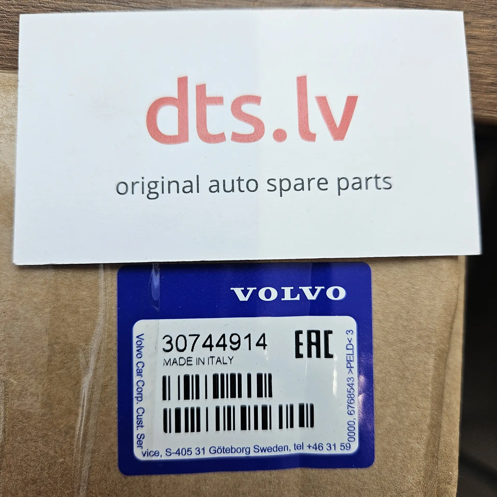 OEM Volvo 30744914 – Front radiator grille