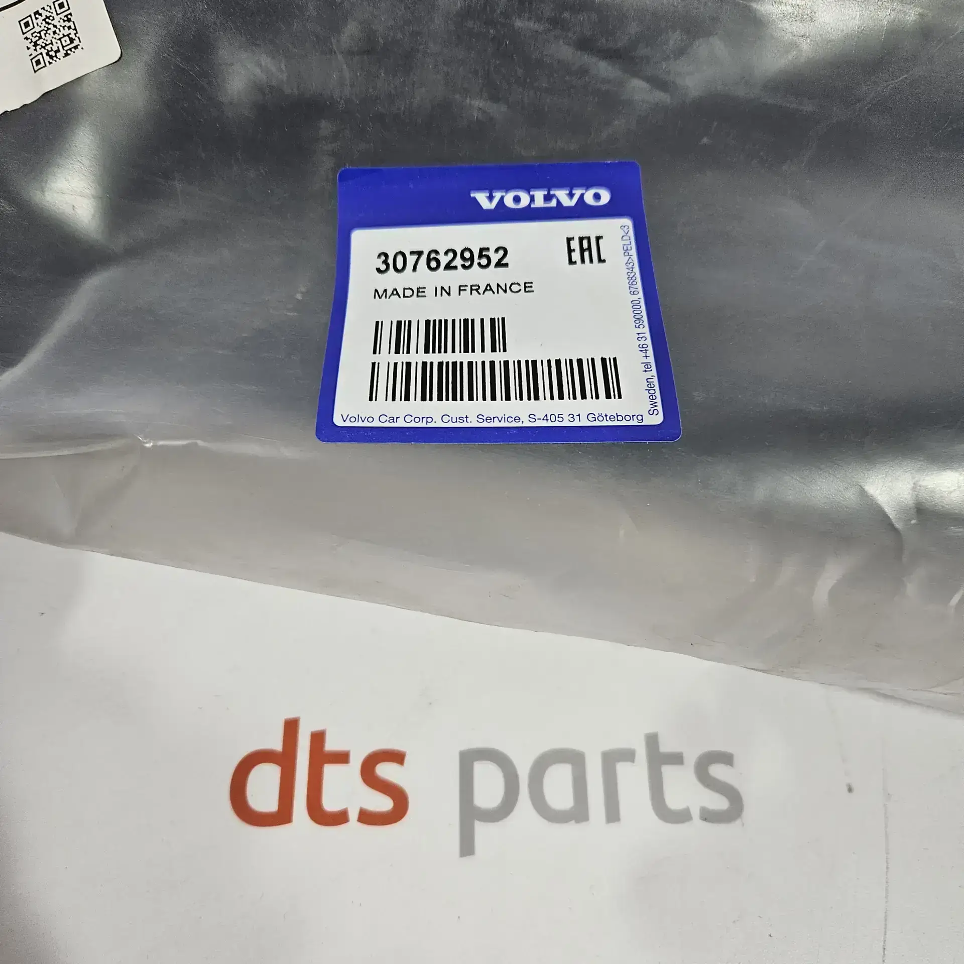 OEM Volvo 30762952 – Bottom left dirt moulding