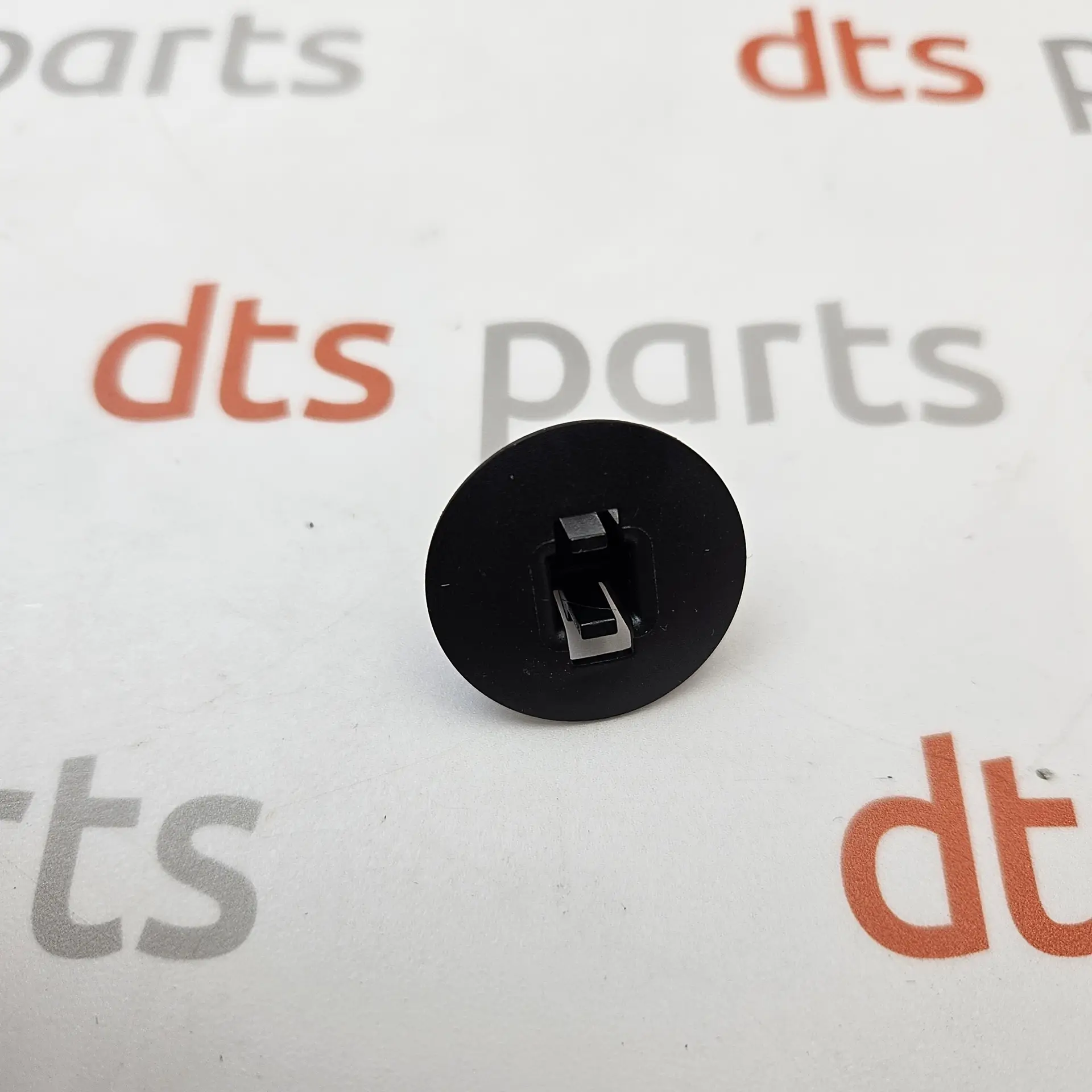 OEM Volvo 30763619 – Air Guide Clip