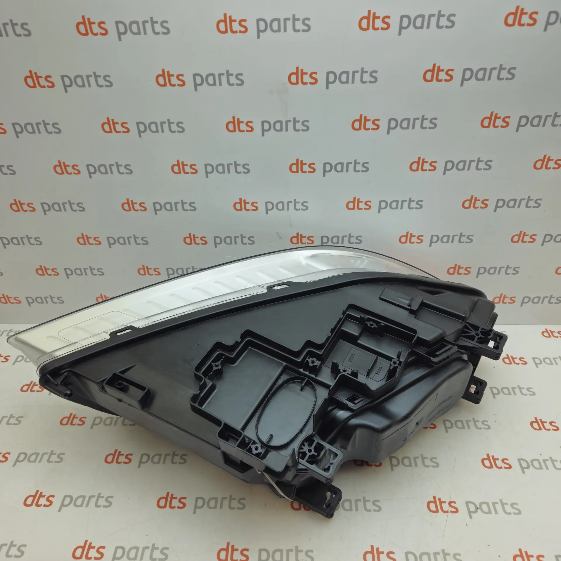OEM Volvo 31214351 – Left headlight