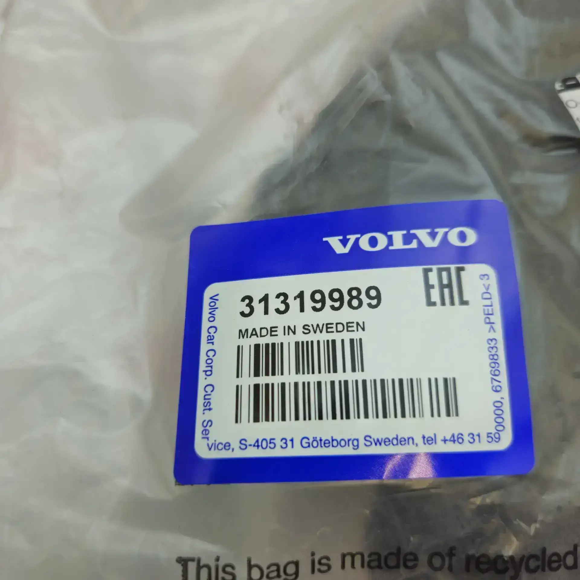 OEM Volvo 31319989 – Crankcase breather with oil trap
