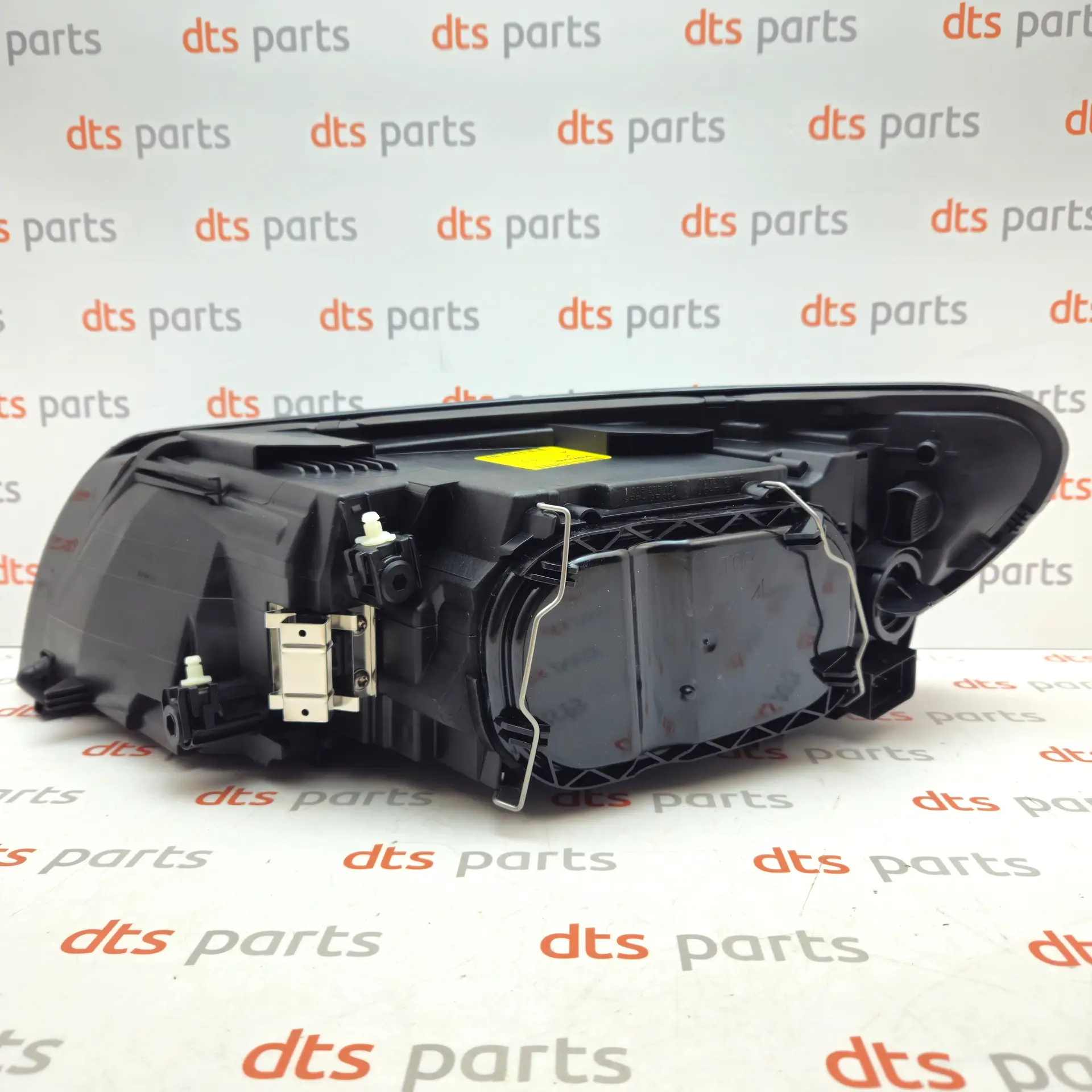 OEM Volvo 31335200 – Right headlight