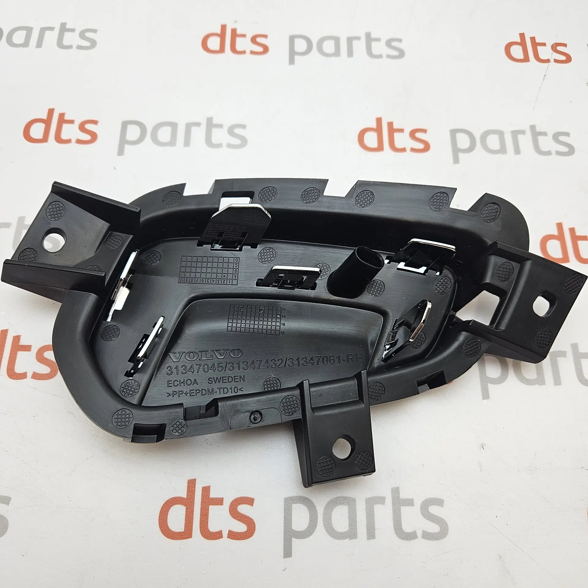 OEM Volvo 31347045 – Front right bumper cover