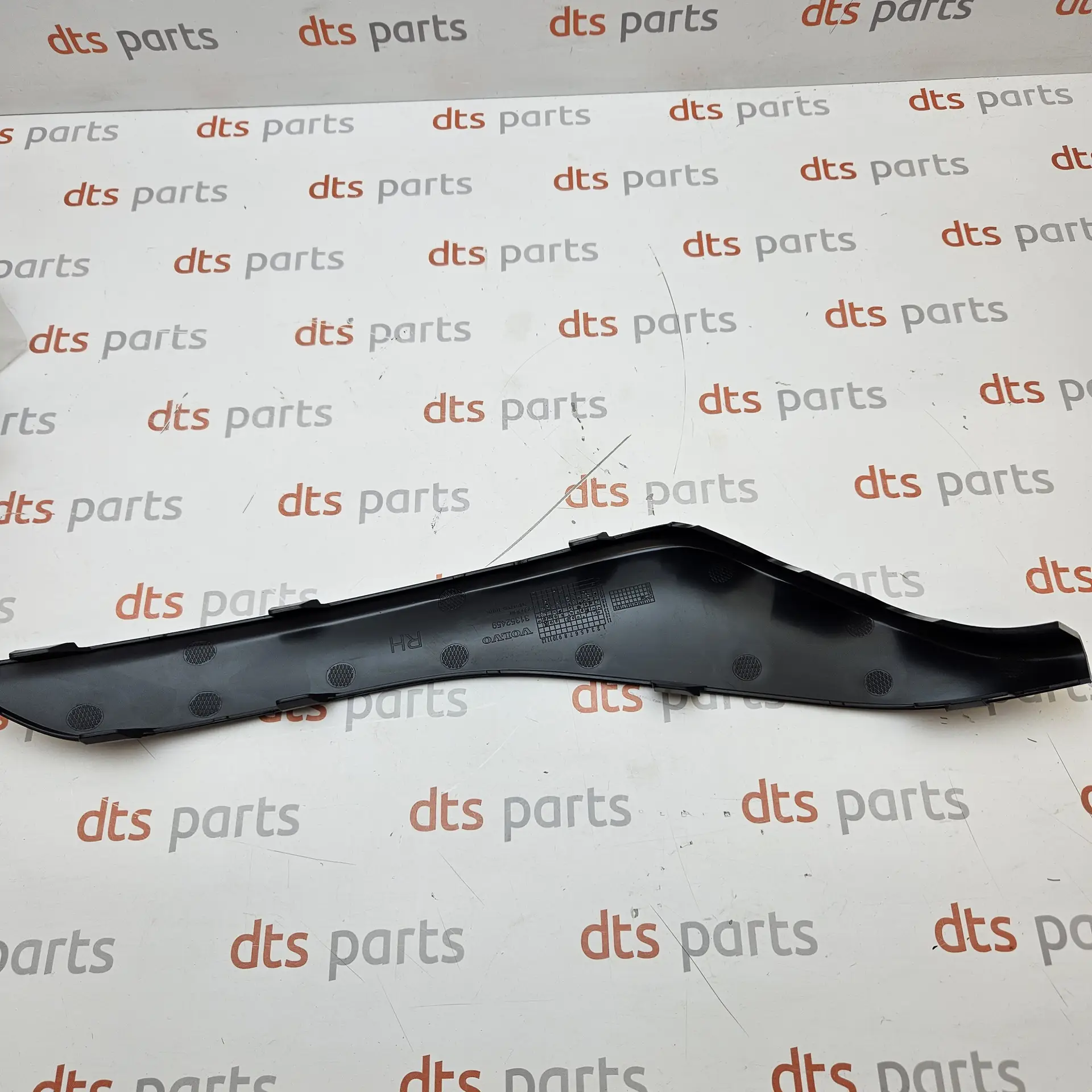 OEM Volvo 31352459 – Front right bumper moulding