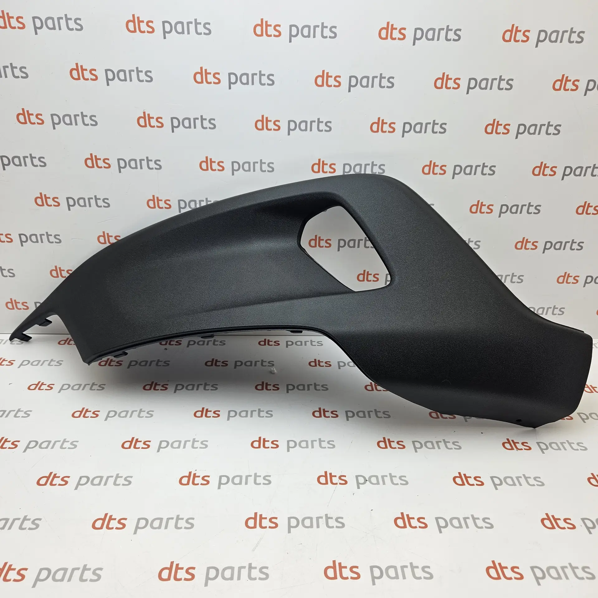 OEM Volvo 31353341 – Front bumper corner part panel trim