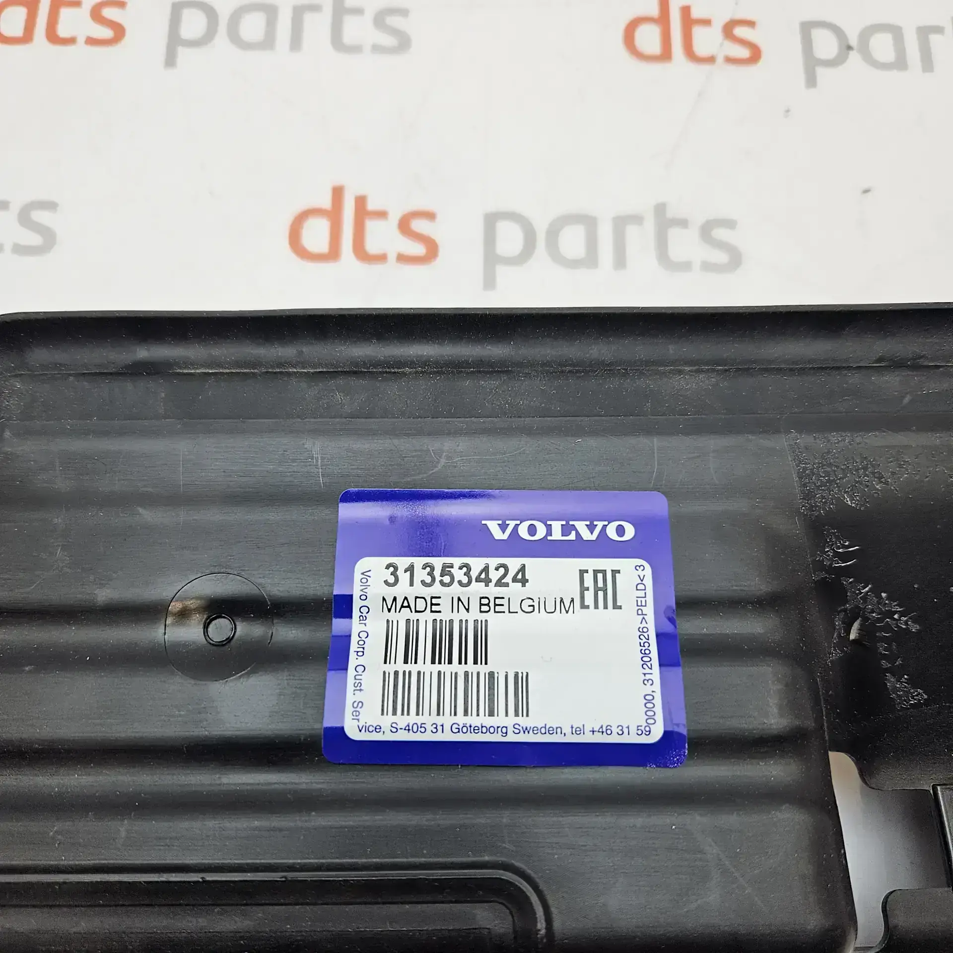 OEM Volvo 31353424 – Right upper radiator support air deflector