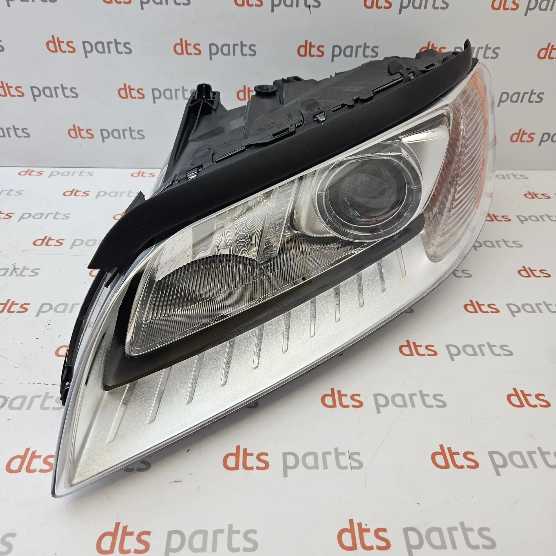 OEM Volvo 31353538 – Front headlight assembly halogen left-hand side