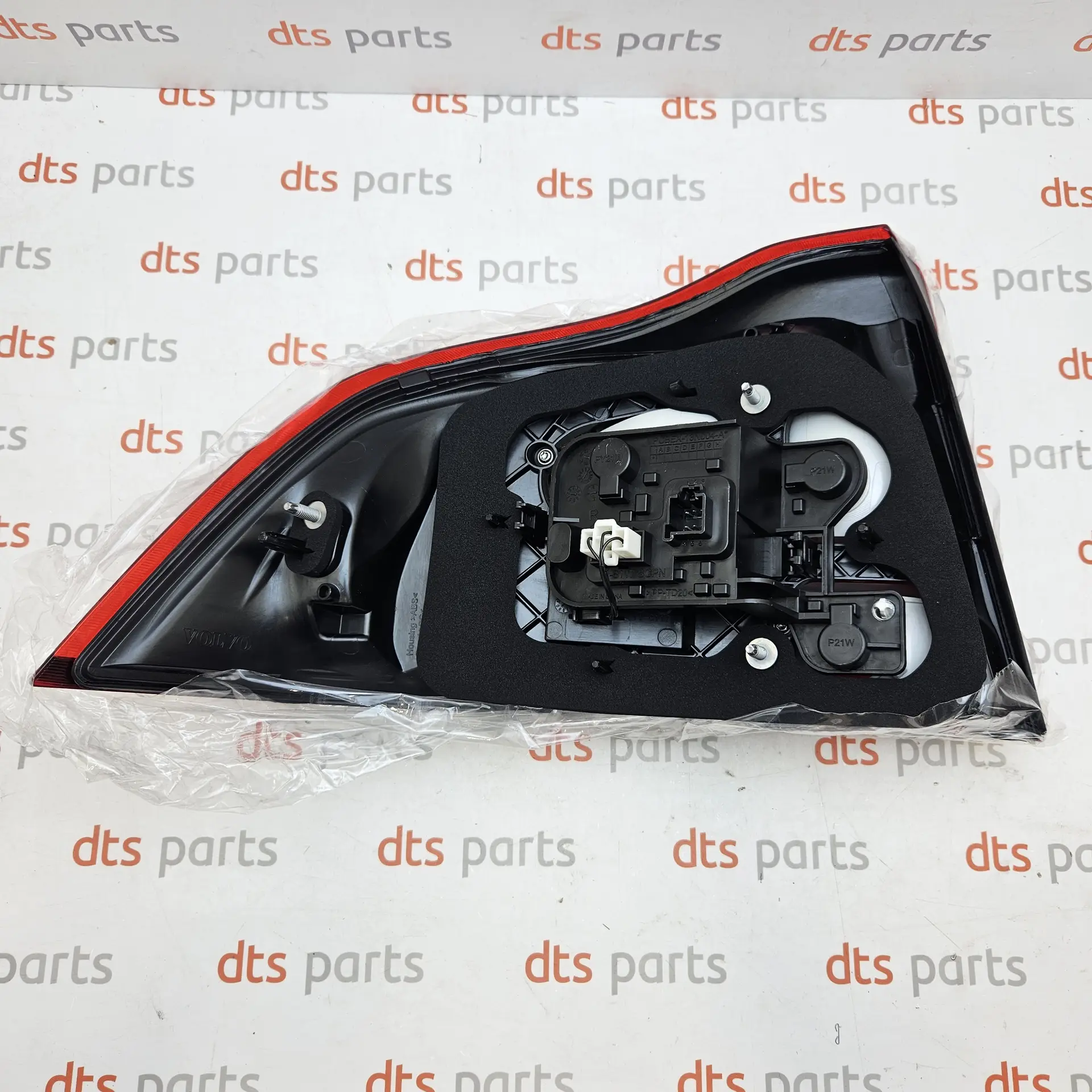 OEM Volvo 31364292 – Rear outer LED tail light lamp assembly