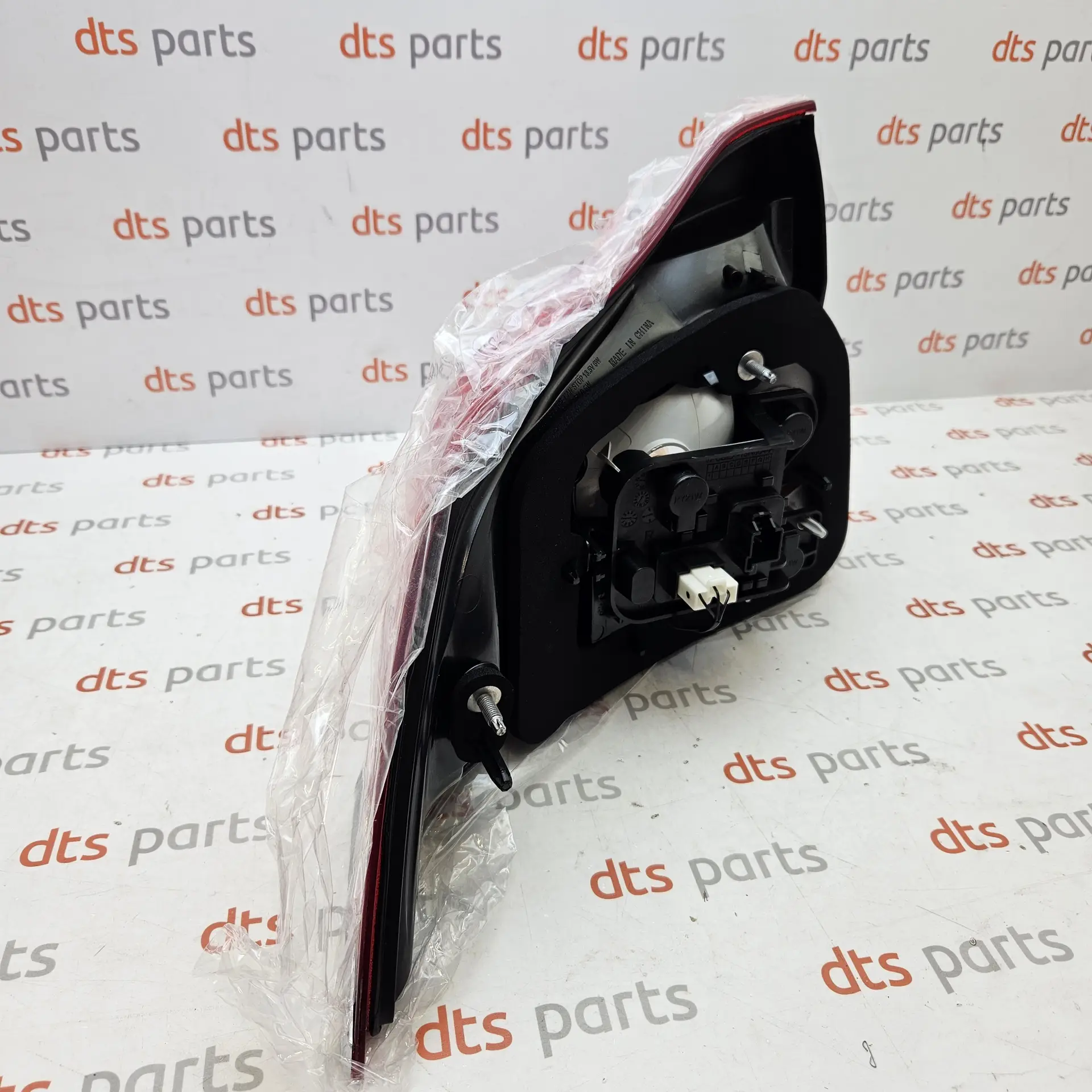 OEM Volvo 31364292 – Rear outer LED tail light lamp assembly