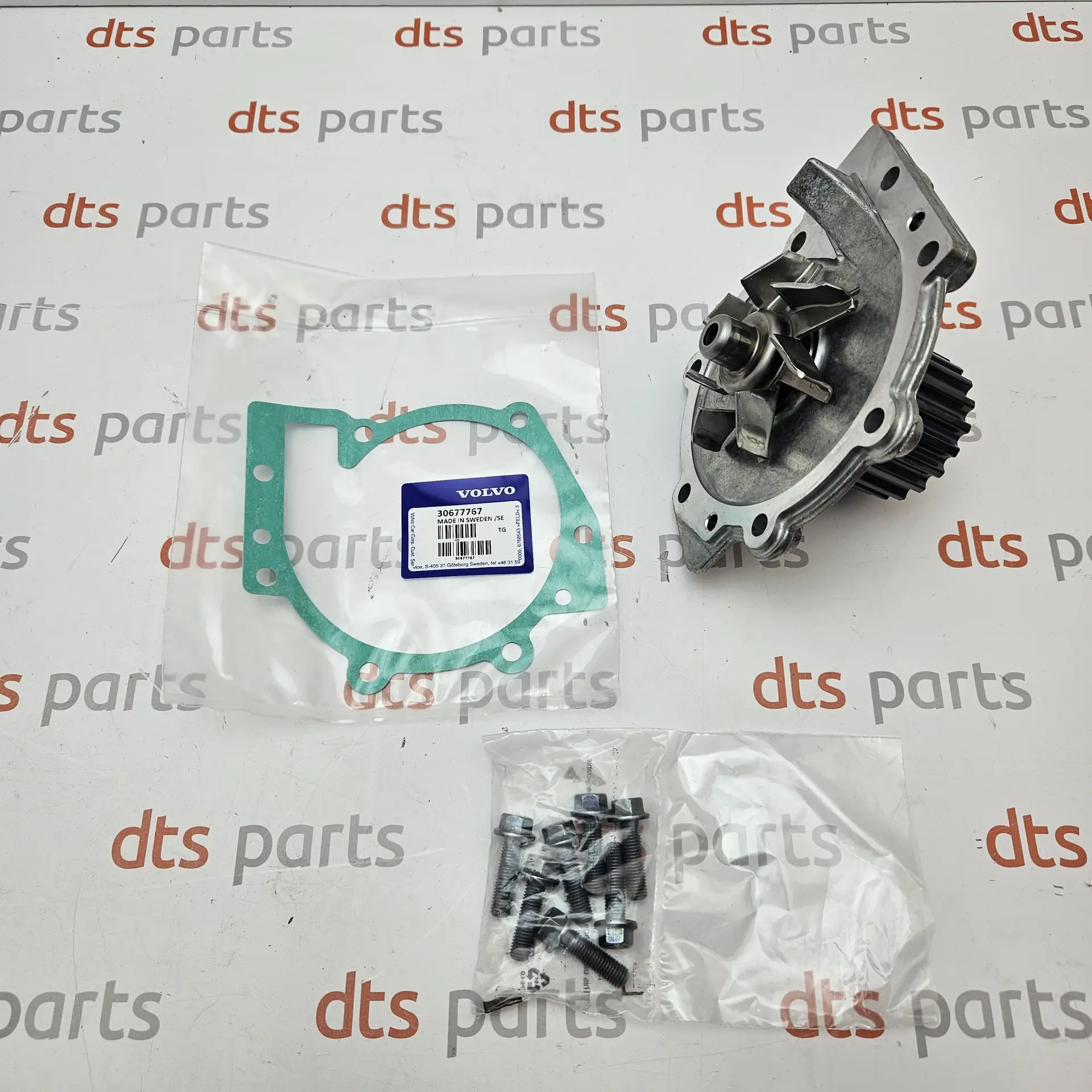 OEM Volvo 31368179 – Engine coolant water pump assembly with gasket & mounting hardware