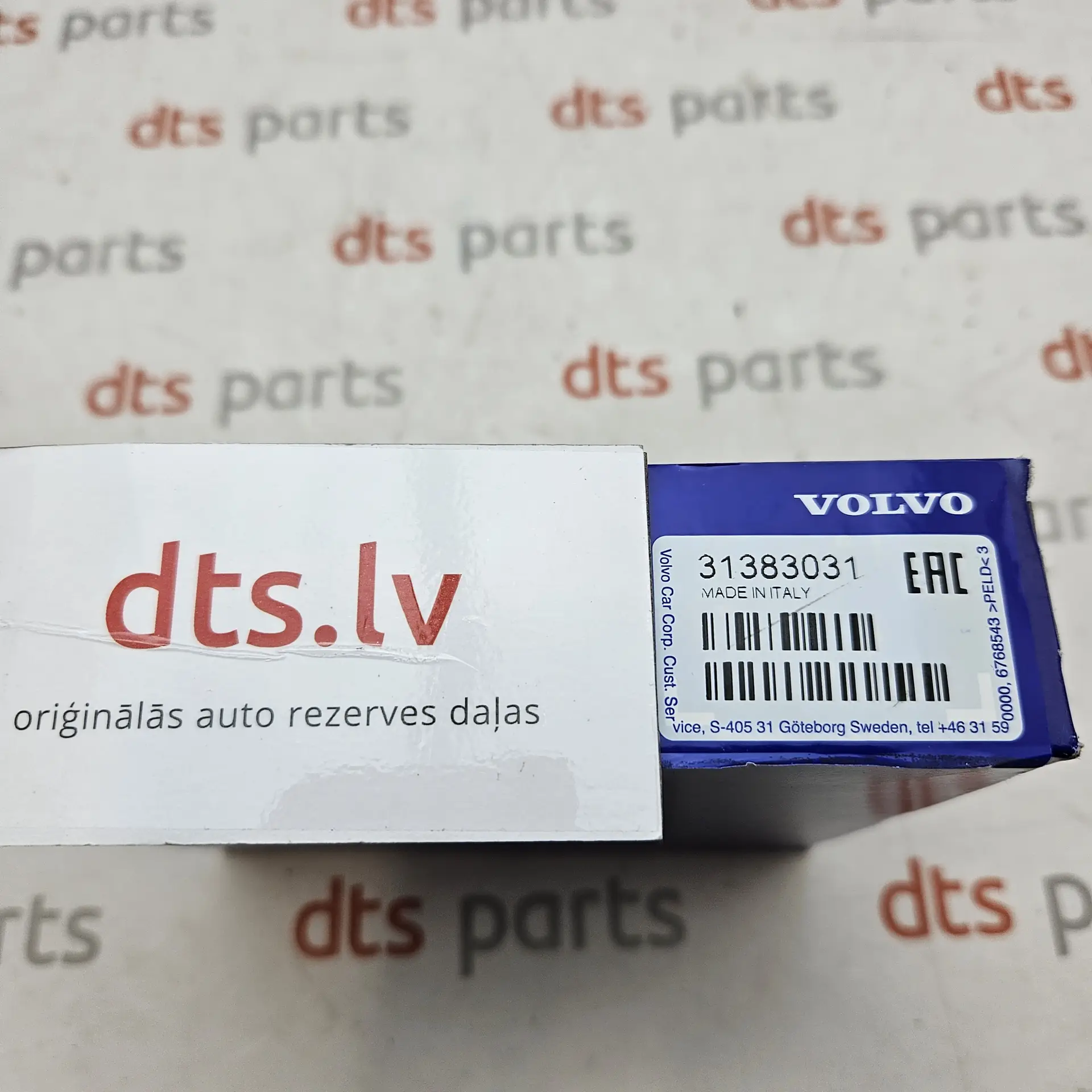 OEM Volvo 31383031 – Front radiator grille "Volvo" iron mark badge