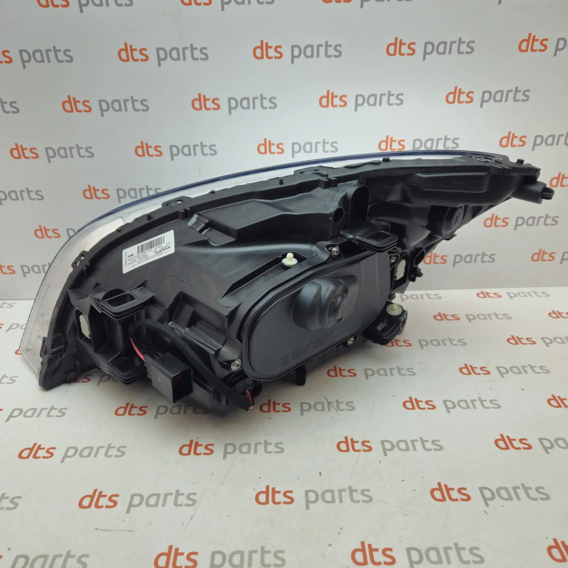 OEM Volvo 31383067 – Right headlight assembly (Halogen)