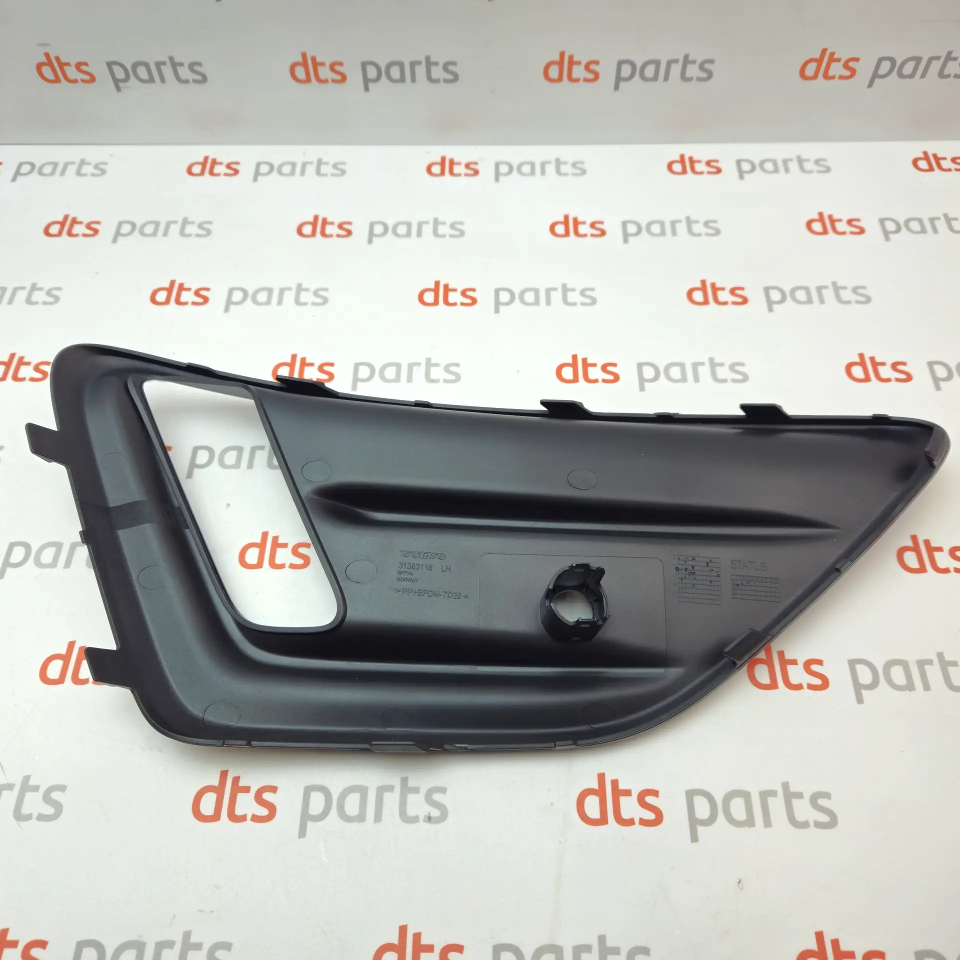 OEM Volvo 31383118 – Front left bumper molding