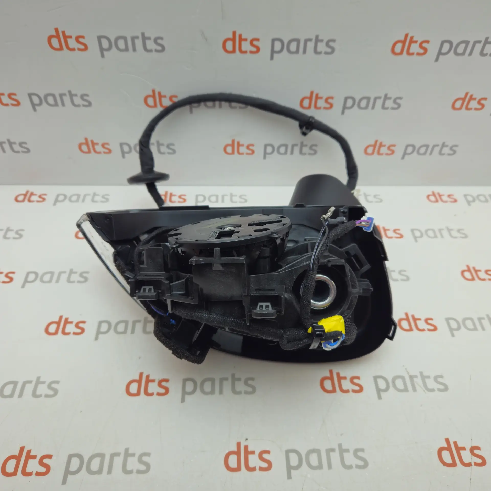OEM Volvo 31385655 – Front right rear view mirror.