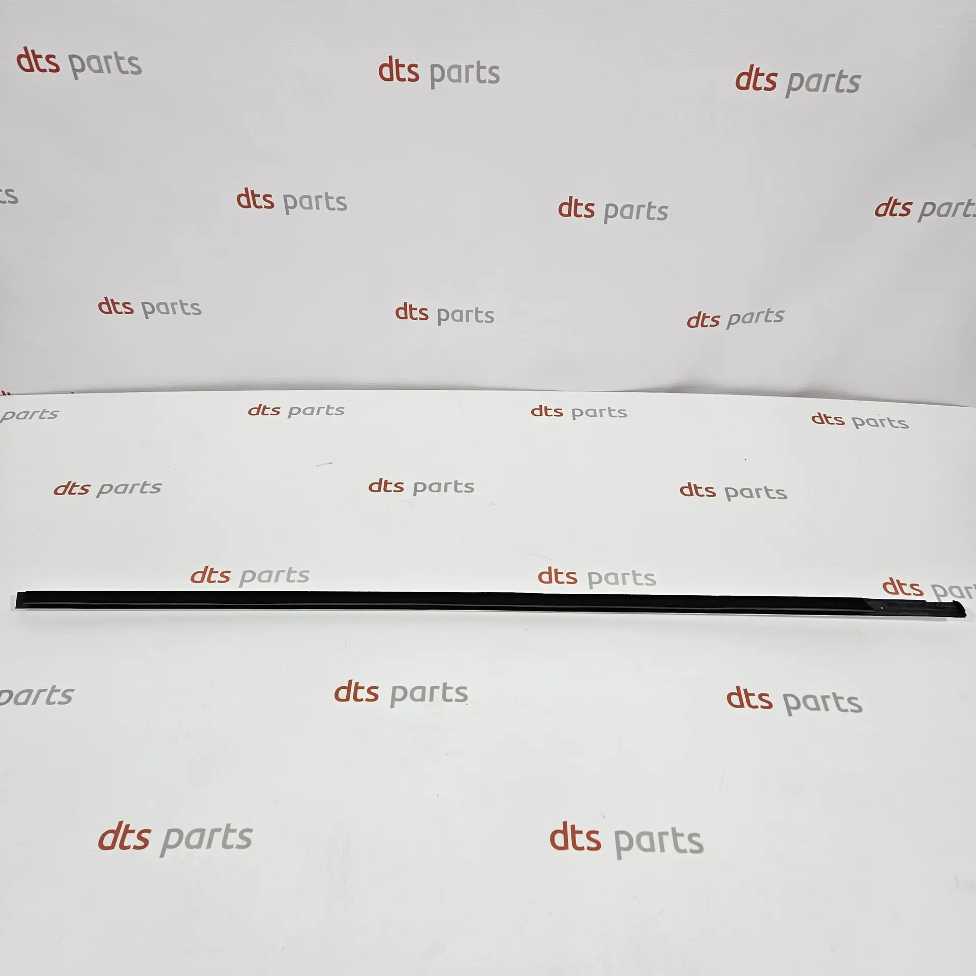 OEM Volvo 31391784 – Front left door trim moulding