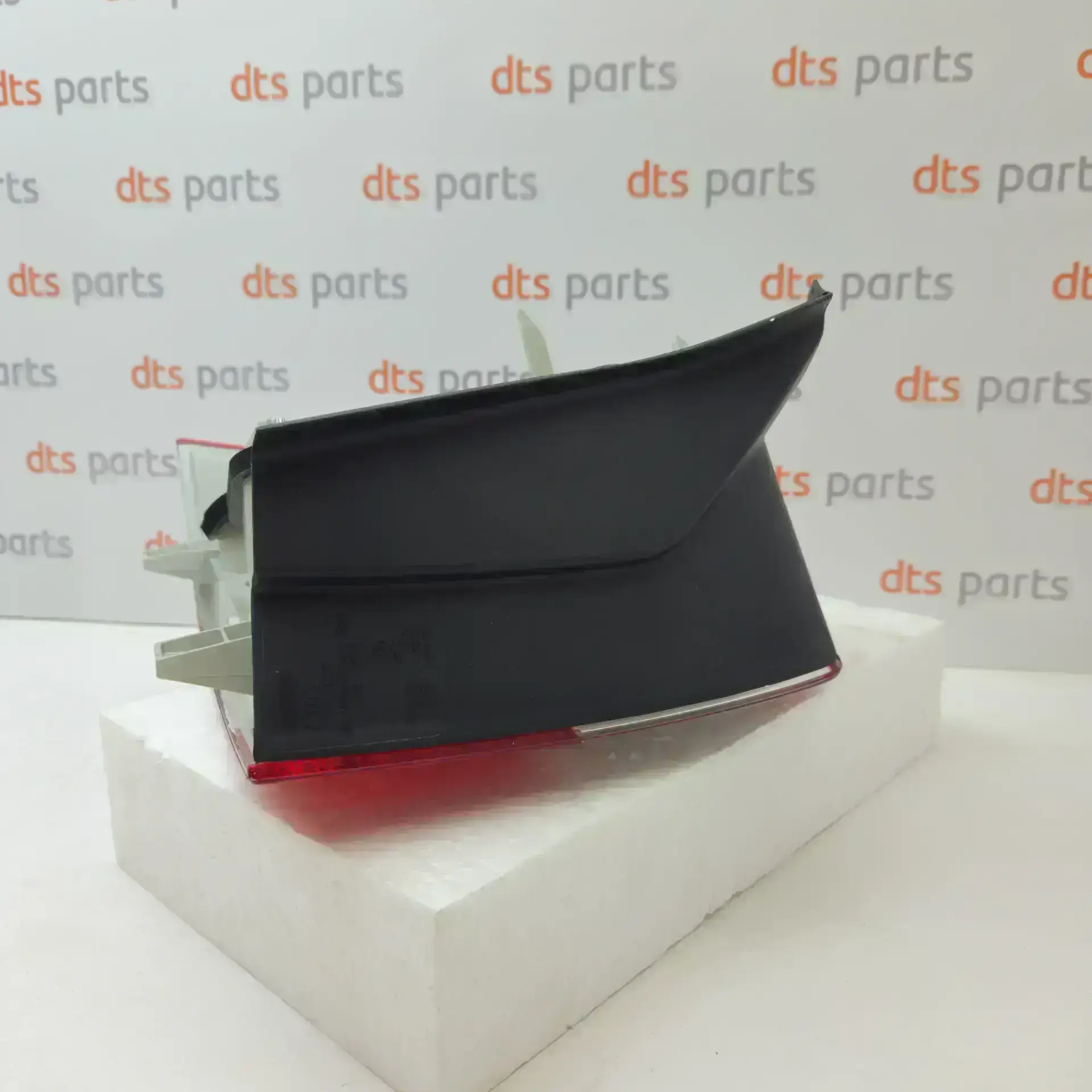 OEM Volvo 31395073 – Rear right outer taillight