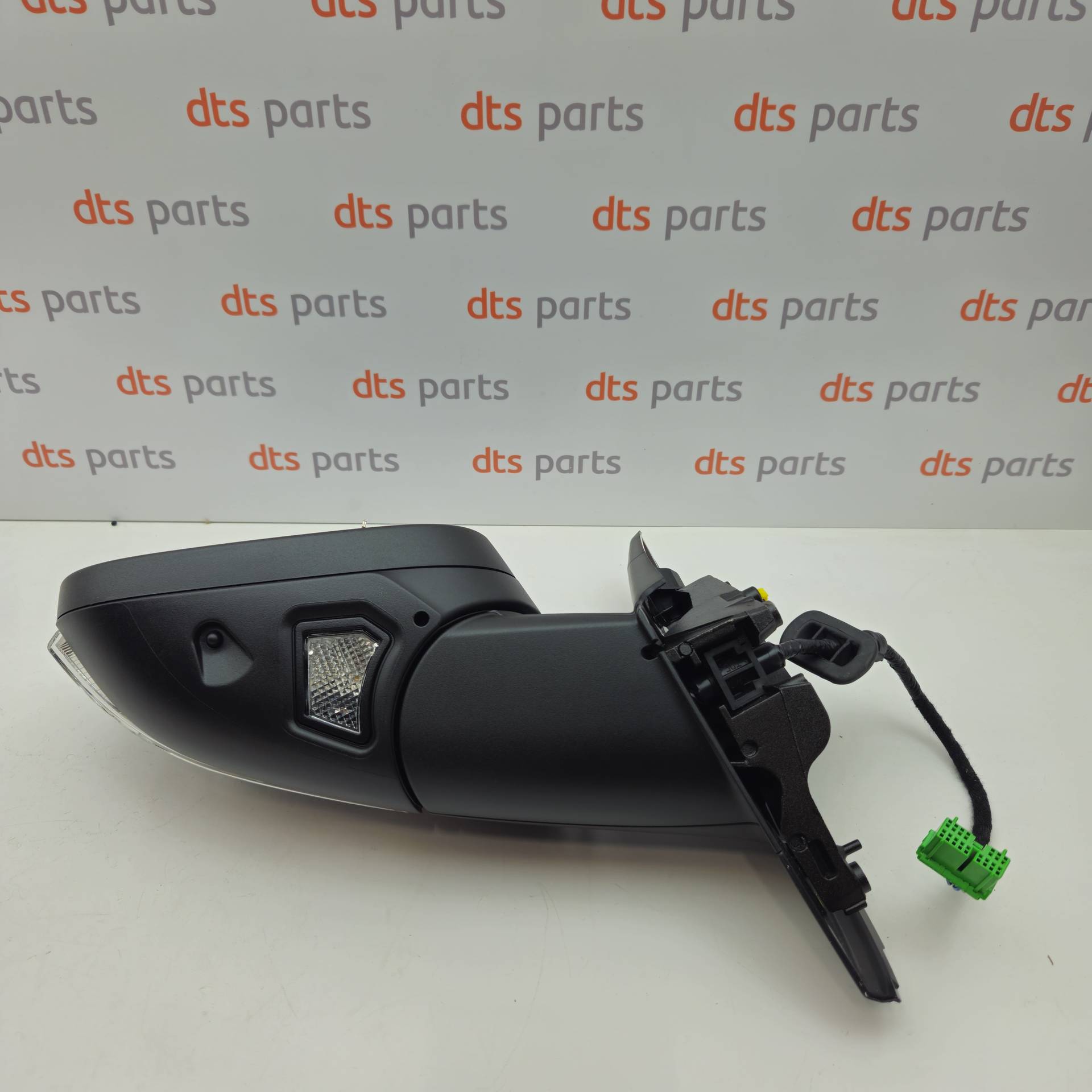 OEM Volvo 31402597 – Left, rear view mirror housing