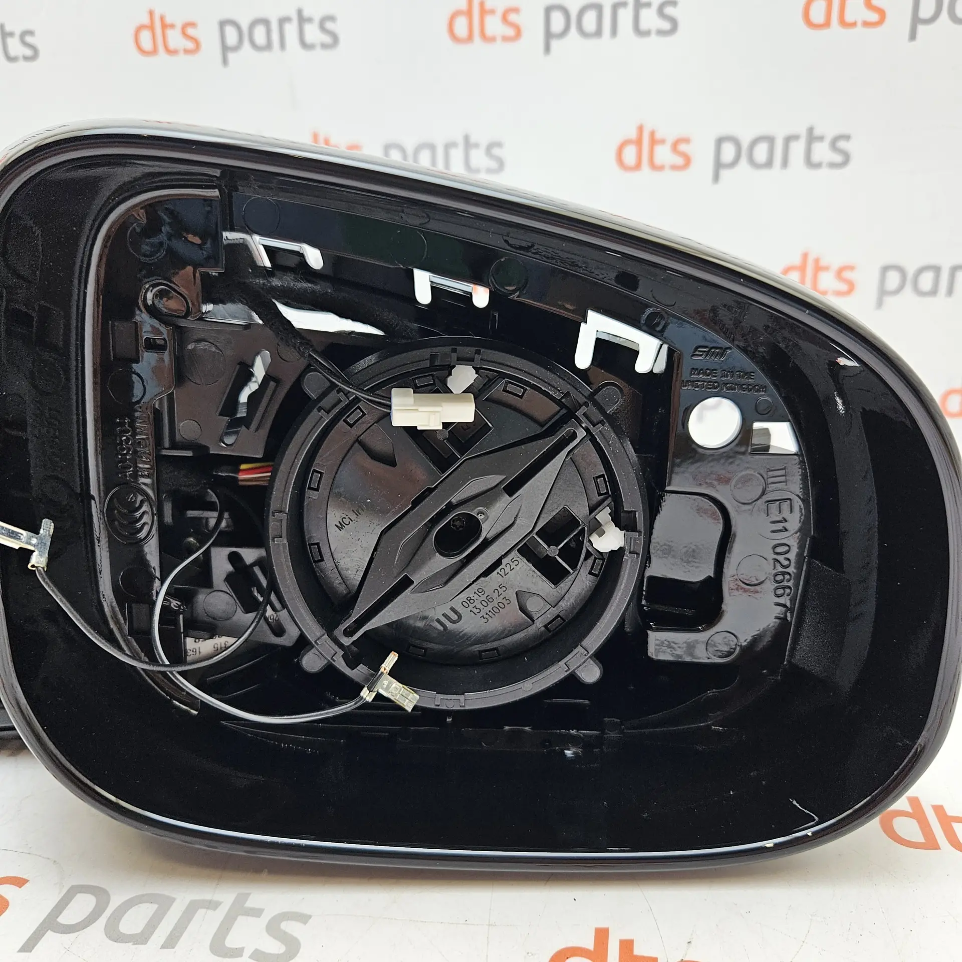 OEM Volvo 31402649 – Right mirror