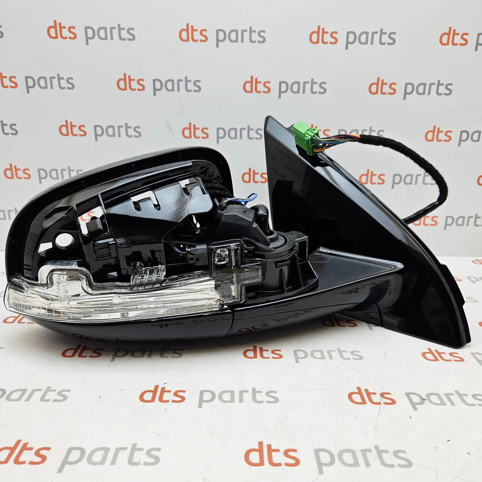 OEM Volvo 31402649 – Right mirror