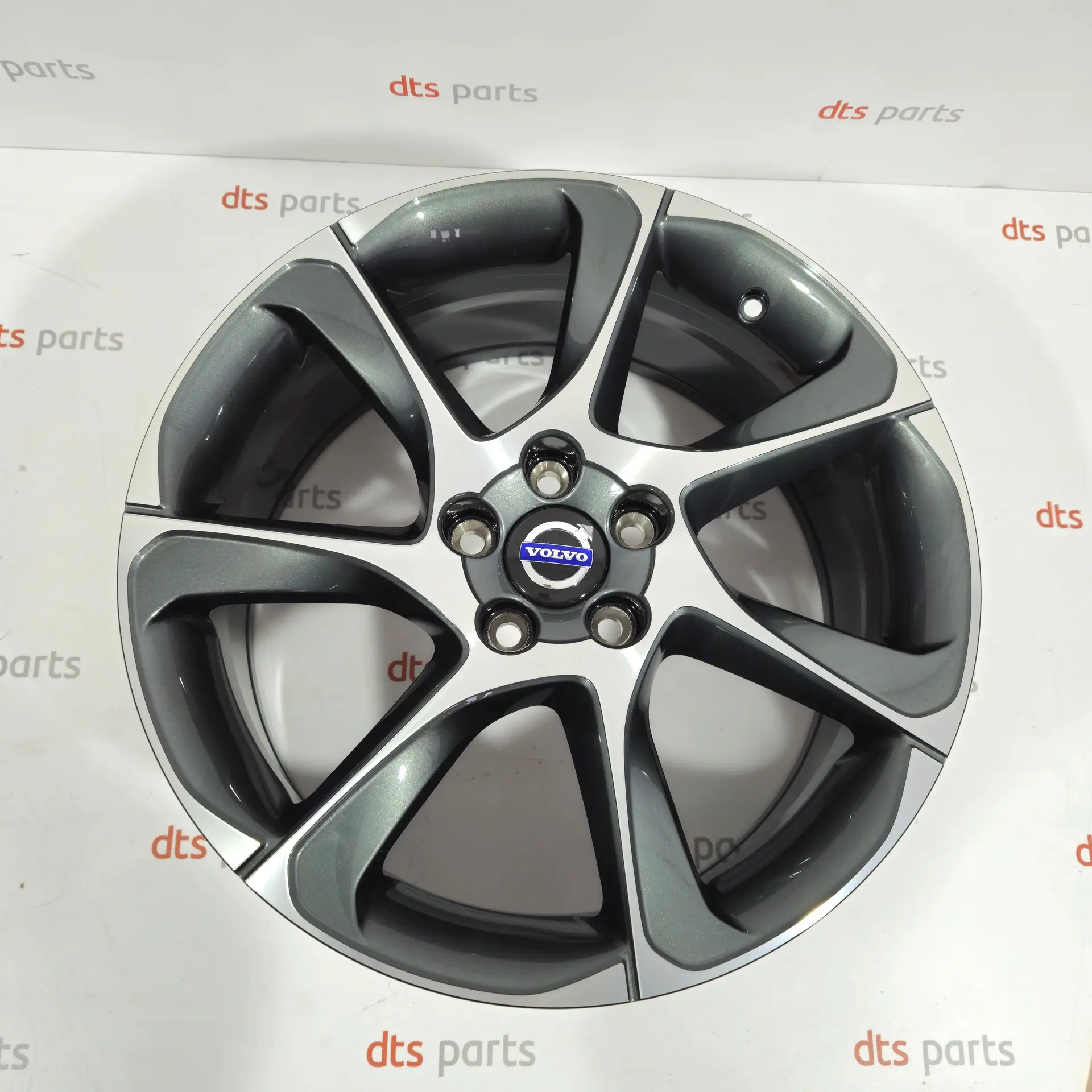 OEM Volvo 31414812 – Alloy wheel R18