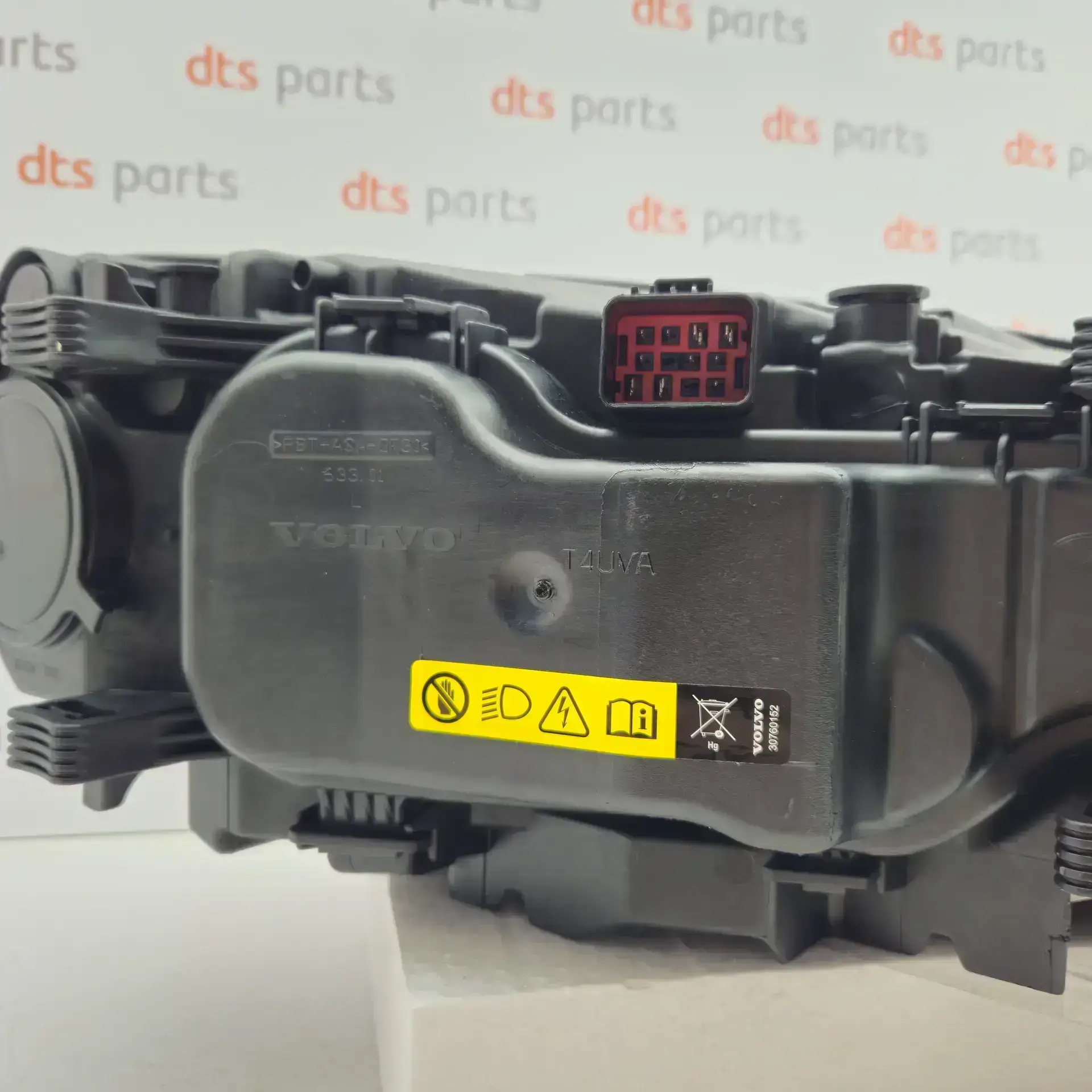 OEM Volvo 31420081 – Front left Xenon headlight